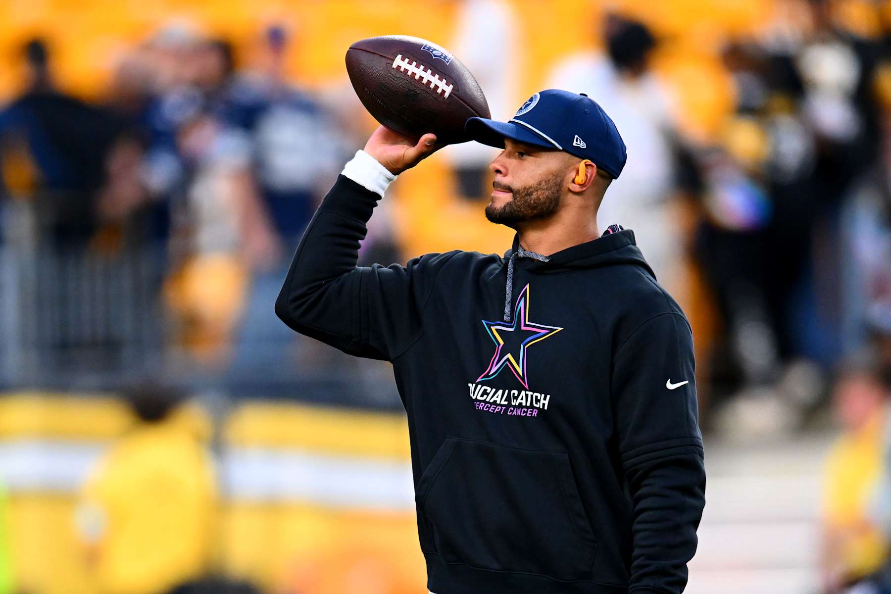 PITTSBURGH, PENNSYLVANIA - OCTOBER 06: Dak Prescott #4 of the Dallas Cowboys warms up prior to the game against the Pittsburgh Steelers at Acrisure Stadium on October 06, 2024 in Pittsburgh, Pennsylvania. (Photo by Joe Sargent/Getty Images)