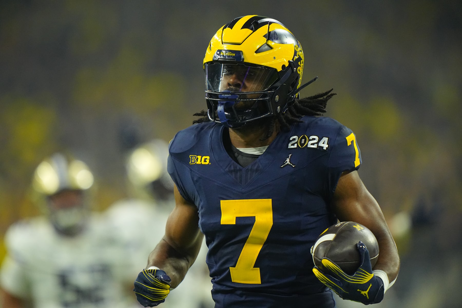 College Football: CFP National Championship: Michigan Donovan Edwards (7) in action, runs with the football vs Washington at NRG Stadium. 
Houston, TX 1/8/2024
CREDIT: Erick W. Rasco (Photo by Erick W. Rasco/Sports Illustrated via Getty Images) 
(Set Number: X164476 TK1)