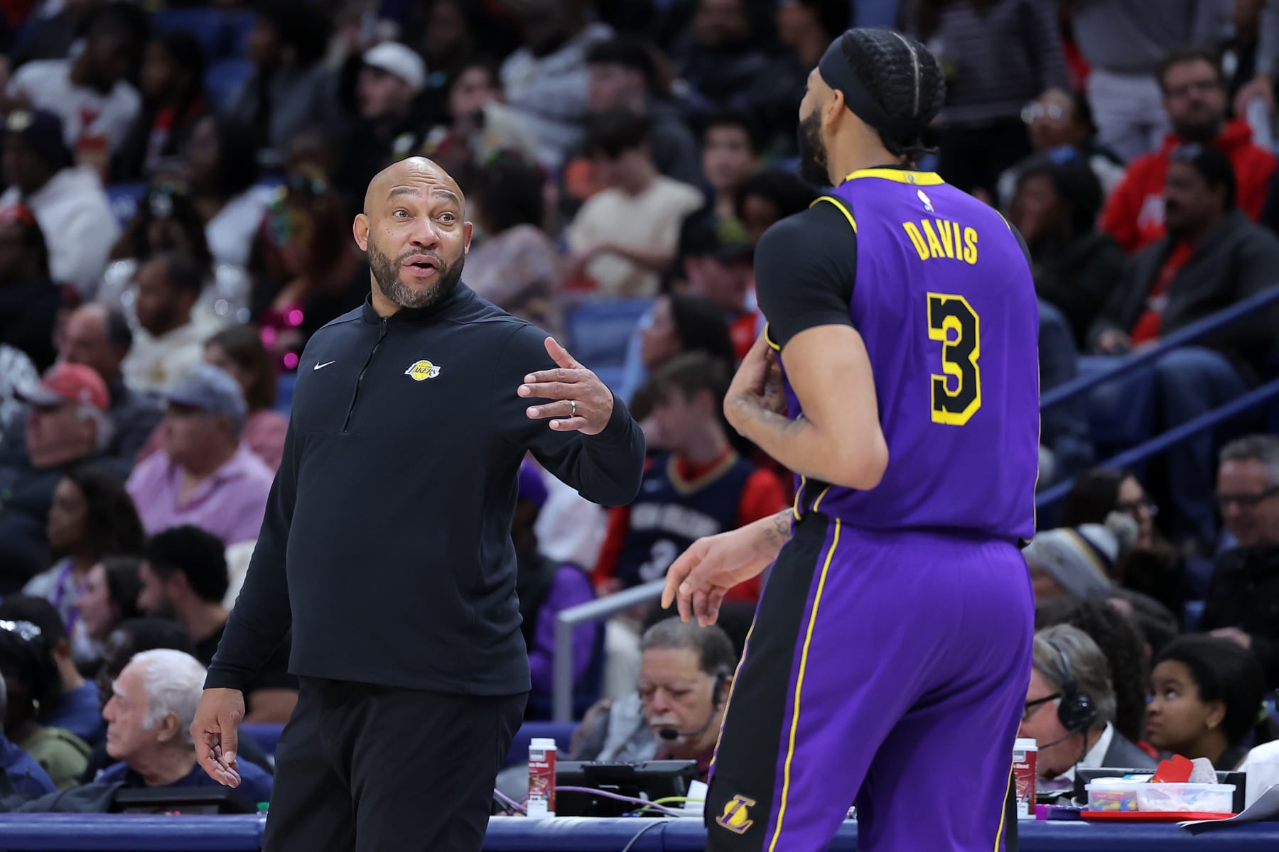 NEW ORLEANS, LOUISIANA - DECEMBER 31: Head coach Darvin Ham of the Los Angeles Lakers and Anthony Davis #3 react against the New Orleans Pelicans during a game at the Smoothie King Center on December 31, 2023 in New Orleans, Louisiana. NOTE TO USER: User expressly acknowledges and agrees that, by downloading and or using this Photograph, user is consenting to the terms and conditions of the Getty Images License Agreement. (Photo by Jonathan Bachman/Getty Images)