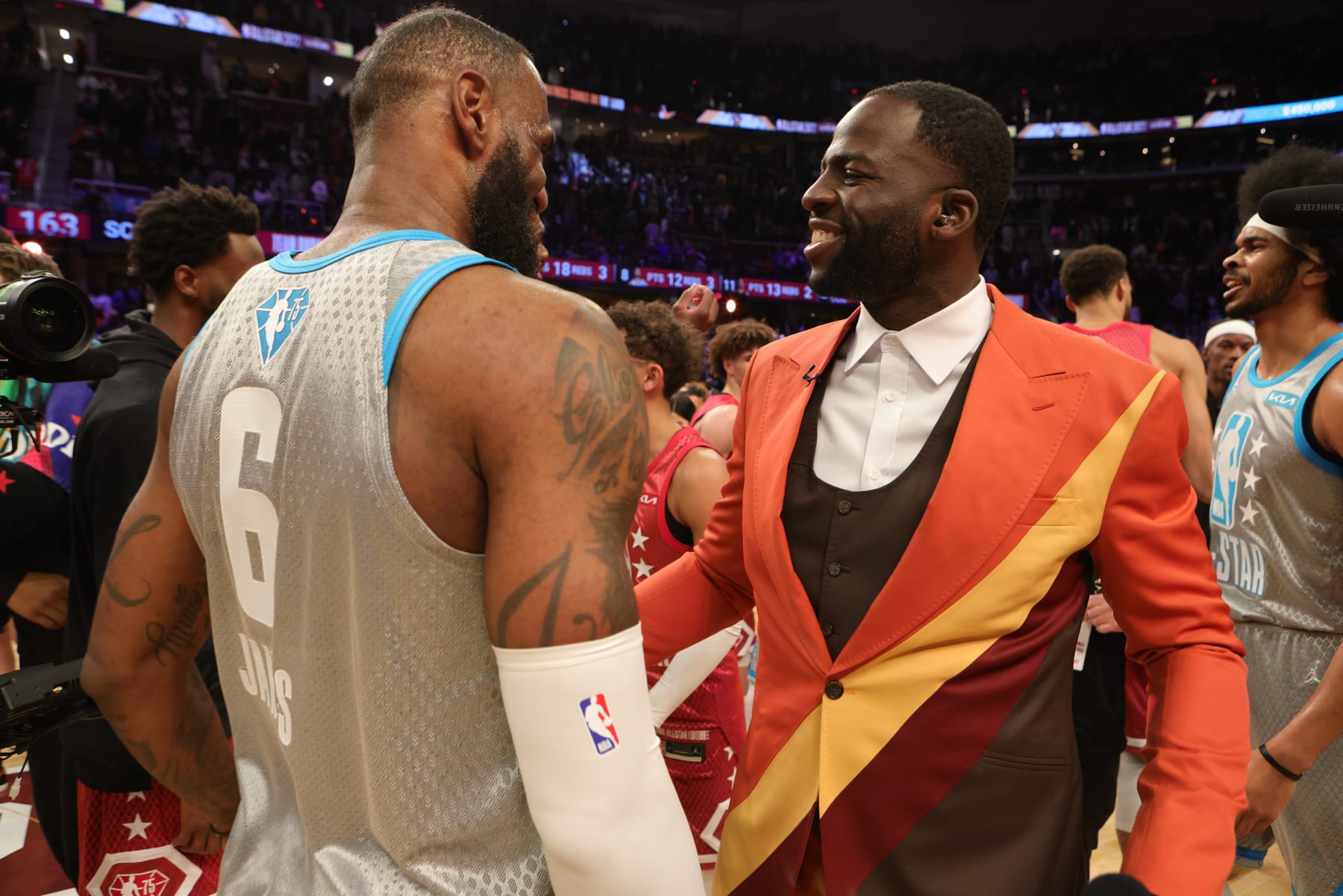 CLEVELAND, OH - FEBRUARY 20: LeBron James #6 of Team LeBron talks to Draymond Green #23 of the Golden State Warriors during the 2022 NBA All-Star Game as part of 2022 NBA All Star Weekend on February 20, 2022 at Rocket Mortgage FieldHouse in Cleveland, Ohio. NOTE TO USER: User expressly acknowledges and agrees that, by downloading and/or using this Photograph, user is consenting to the terms and conditions of the Getty Images License Agreement. Mandatory Copyright Notice: Copyright 2022 NBAE (Photo by Jim Poorten/NBAE via Getty Images)