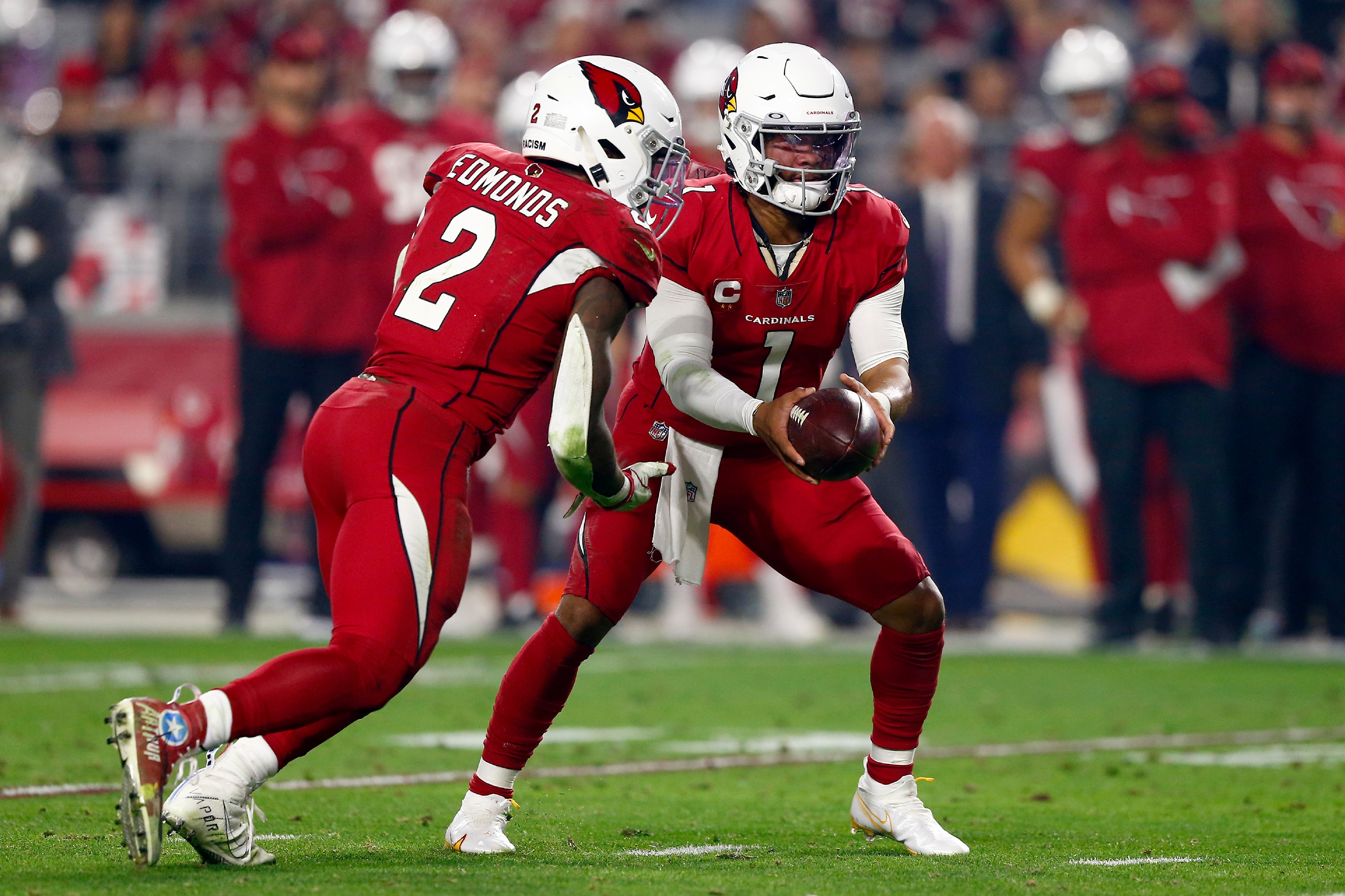 GLENDALE, AZ - DECEMBER 25: Arizona Cardinals Quarterback Kyler Murray (1) hands off to Arizona Cardinals Running Back Chase Edmonds (2) during an NFL game between the Indianapolis Colts and the Arizona Cardinals on December 25, 2021 at State Farm Stadium, in Glendale AZ. (Photo by Jeffrey Brown/Icon Sportswire via Getty Images)