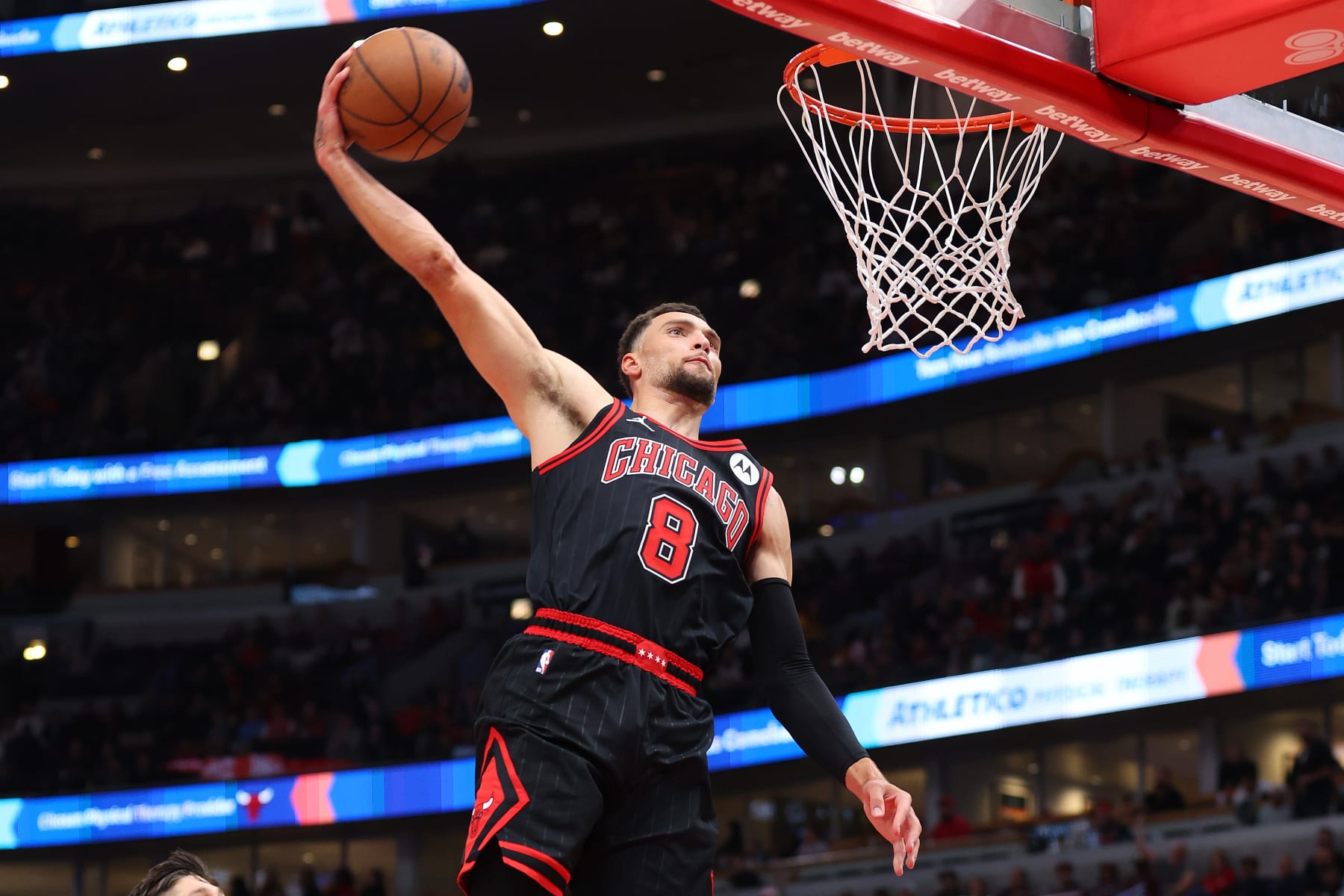 CHICAGO, ILLINOIS - NOVEMBER 08: Zach LaVine #8 of the Chicago Bulls dunks against the Phoenix Suns during the second half at the United Center on November 08, 2023 in Chicago, Illinois. NOTE TO USER: User expressly acknowledges and agrees that, by downloading and or using this photograph, User is consenting to the terms and conditions of the Getty Images License Agreement.  (Photo by Michael Reaves/Getty Images)