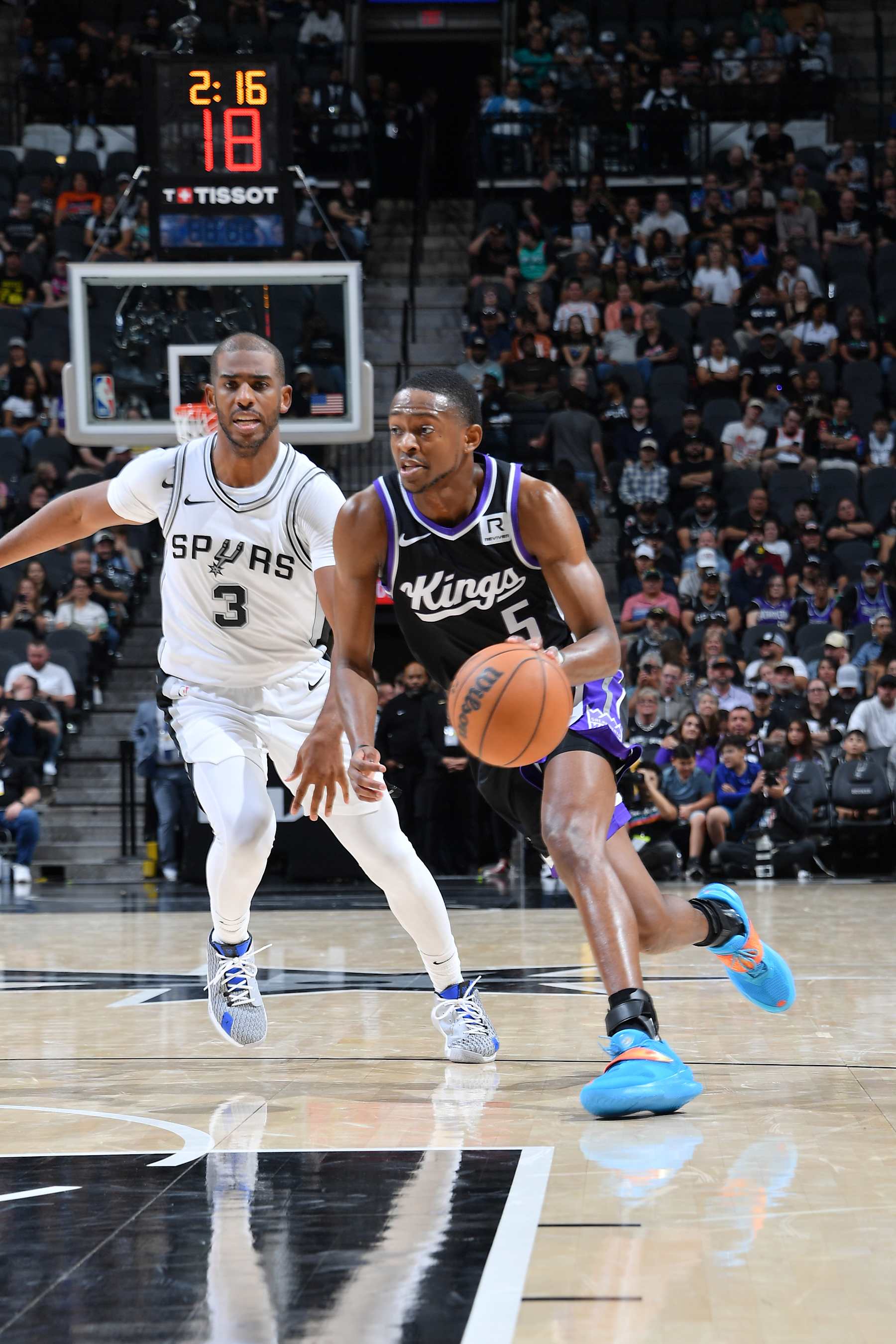 SAN ANTONIO, TX - NOVEMBER 11:  De'Aaron Fox #5 of the Sacramento Kings dribbles the ball during the game against the San Antonio Spurs during a regular season game on November 11, 2024 at the Frost Bank Center in San Antonio, Texas. NOTE TO USER: User expressly acknowledges and agrees that, by downloading and or using this photograph, user is consenting to the terms and conditions of the Getty Images License Agreement. Mandatory Copyright Notice: Copyright 2024 NBAE (Photos by Michael Gonzales/NBAE via Getty Images)