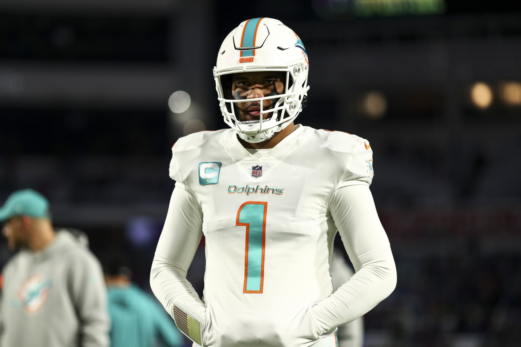 ORCHARD PARK, NY - DECEMBER 17: Tua Tagovailoa #1 of the Miami Dolphins warms up prior to an NFL football game against the Buffalo Bills at Highmark Stadium on December 17, 2022 in Orchard Park, New York. (Photo by Kevin Sabitus/Getty Images)