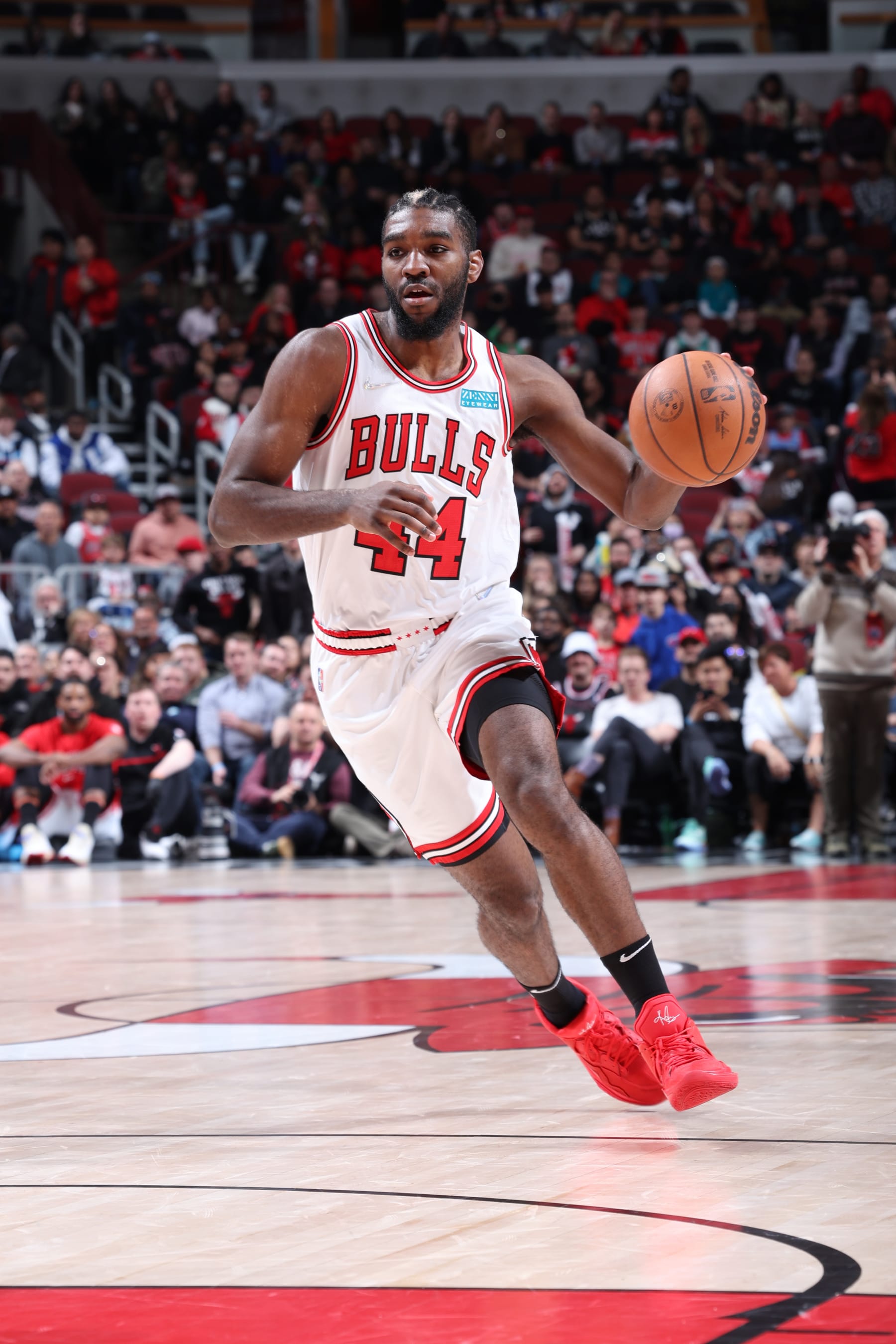 CHICAGO, IL - APRIL 8: Patrick Williams #44 of the Chicago Bulls drives to the basket during the game against the Charlotte Hornets on April 8, 2022 at United Center in Chicago, Illinois. NOTE TO USER: User expressly acknowledges and agrees that, by downloading and or using this photograph, User is consenting to the terms and conditions of the Getty Images License Agreement. Mandatory Copyright Notice: Copyright 2022 NBAE (Photo by Jeff Haynes/NBAE via Getty Images)