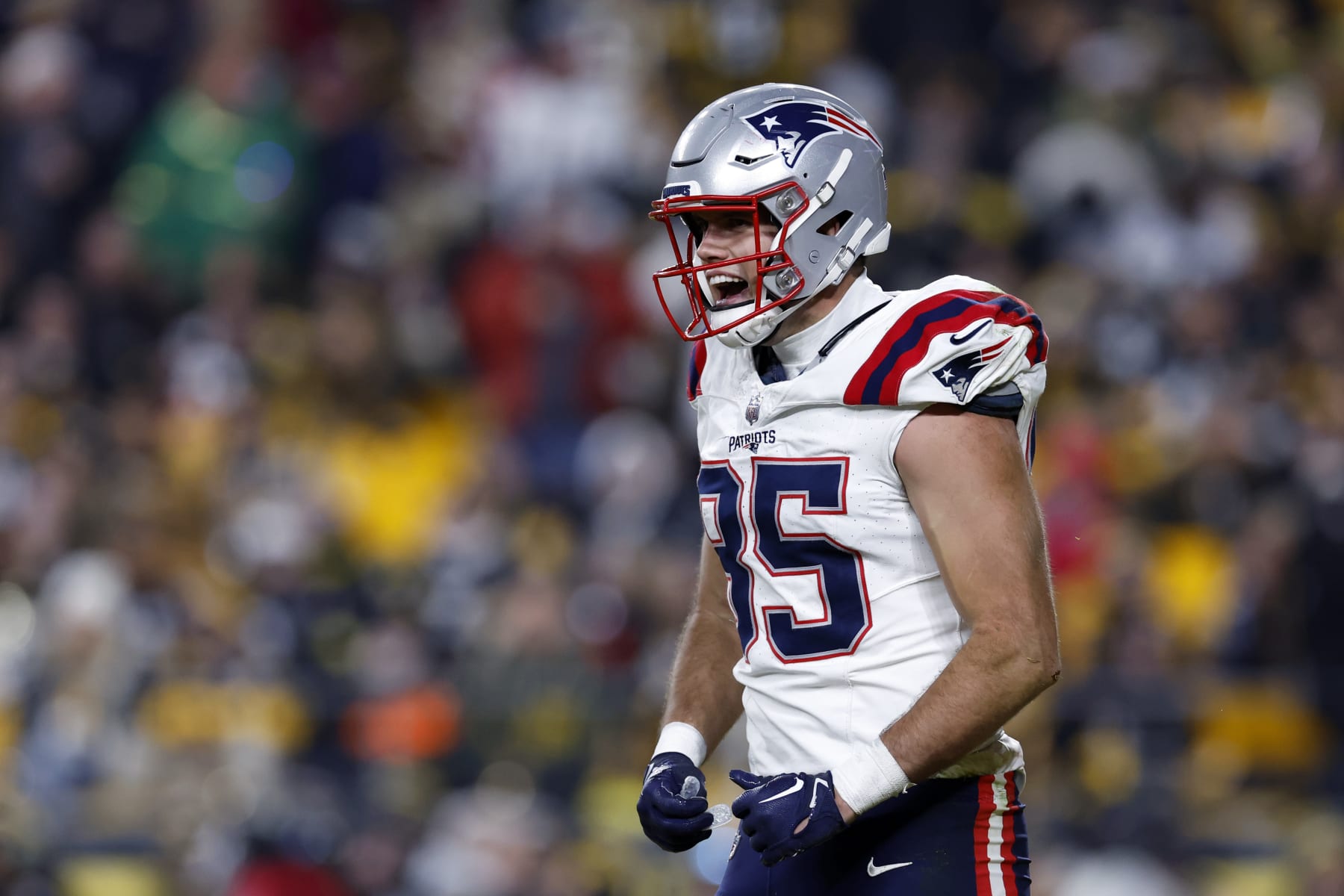 Pittsburgh, PA - December 7: New England Patriots TE Hunter Henry celebrates a touchdown. The Patriots beat the Pittsburgh Steelers, 21-18. (Photo by Danielle Parhizkaran/The Boston Globe via Getty Images)