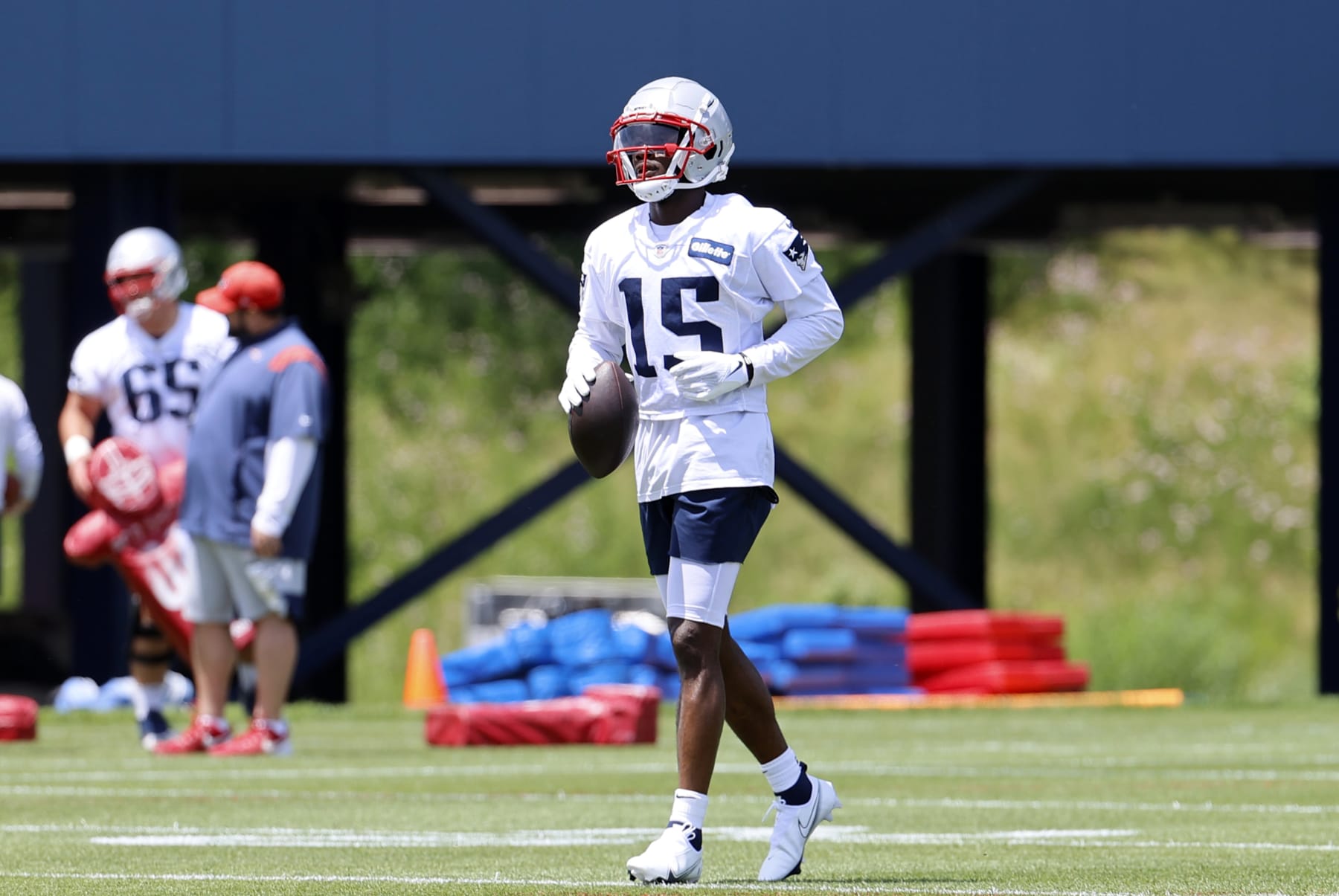 FOXBOROUGH, MA - JUNE 07: New England Patriots wide receiver Nelson Agholor (15) during Day 1 of New England Patriots minicamp on June 7, 2022 at the Patriots Training Facility at Gillette Stadium in Foxborough, Massachusetts. (Photo by Fred Kfoury III/Icon Sportswire via Getty Images) FOXBOROUGH, MA - JUNE 07: New England Patriots wide receiver Nelson Agholor (15) during Day 1 of New England Patriots minicamp on June 7, 2022 at the Patriots Training Facility at Gillette Stadium in Foxborough, Massachusetts. (Photo by Fred Kfoury III/Icon Sportswire via Getty Images)