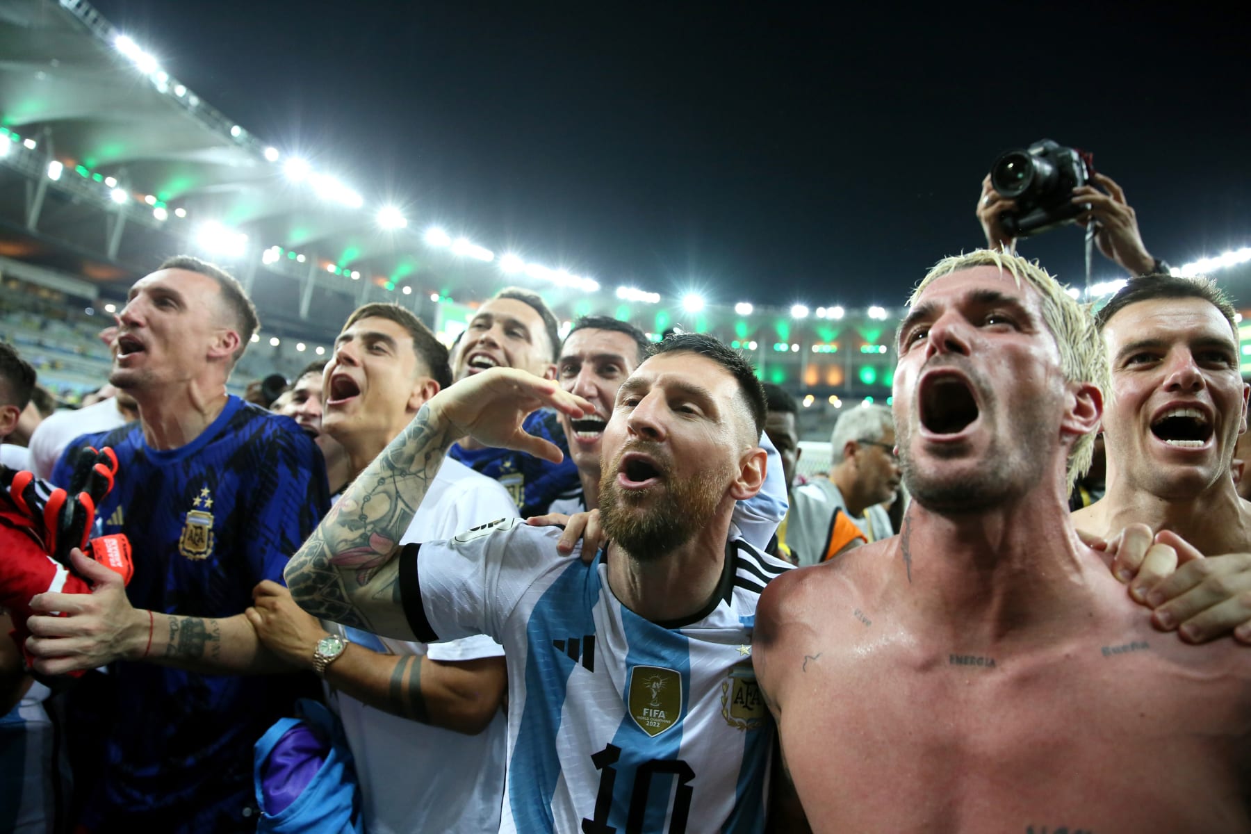 RIO DE JANEIRO, BRAZIL - NOVEMBER 21: Franco Armani ,Paulo Dybala ,Angel Di Maria ,Lionel Messi ,Rodrigo De Paul and Giovani Lo Celso of Argentina celebrates the victory during a FIFA World Cup 2026 Qualifier match between Brazil and Argentina at Maracana Stadium on November 21, 2023 in Rio de Janeiro, Brazil. (Photo by MB Media/Getty Images)