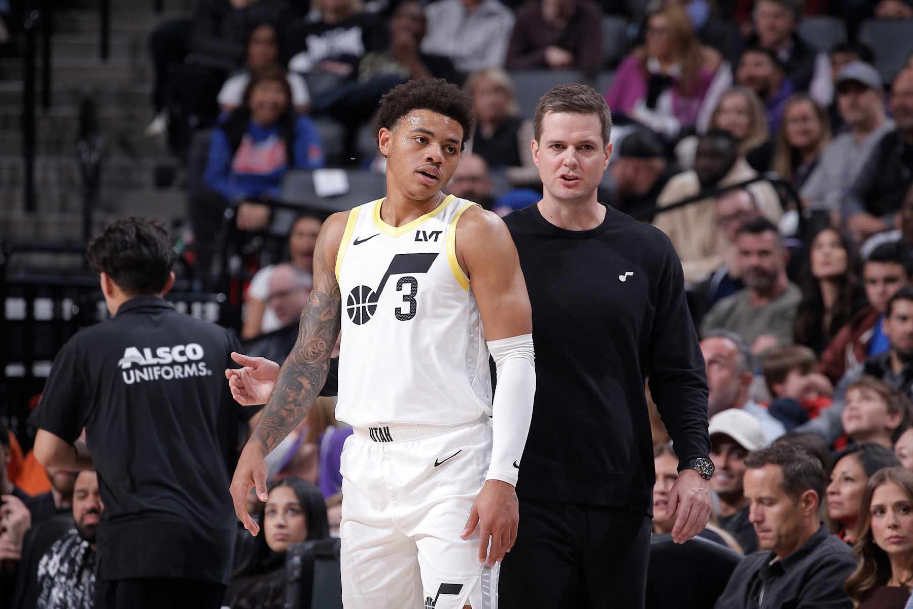 SACRAMENTO, CA - NOVEMBER 16: Head Coach Will Hardy of the Utah Jazz coaches Keyonte George #3 during the game against the Sacramento Kings on November 16, 2024 at Golden 1 Center in Sacramento, California. NOTE TO USER: User expressly acknowledges and agrees that, by downloading and or using this photograph, User is consenting to the terms and conditions of the Getty Images Agreement. Mandatory Copyright Notice: Copyright 2024 NBAE (Photo by Rocky Widner/NBAE via Getty Images)
