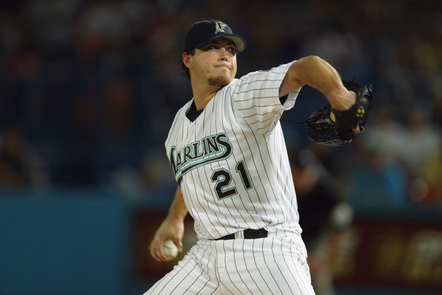 MIAMI - OCTOBER 21:  Starting pitcher Josh Beckett #21 of the Florida Marlins pitches during game three of the Major League Baseball World Series against the New York Yankees on October 21, 2003 at Pro Player Stadium in Miami, Florida. The Yankees defeated the Marlins 6-1. (Photo by Ezra Shaw/Getty Images)
