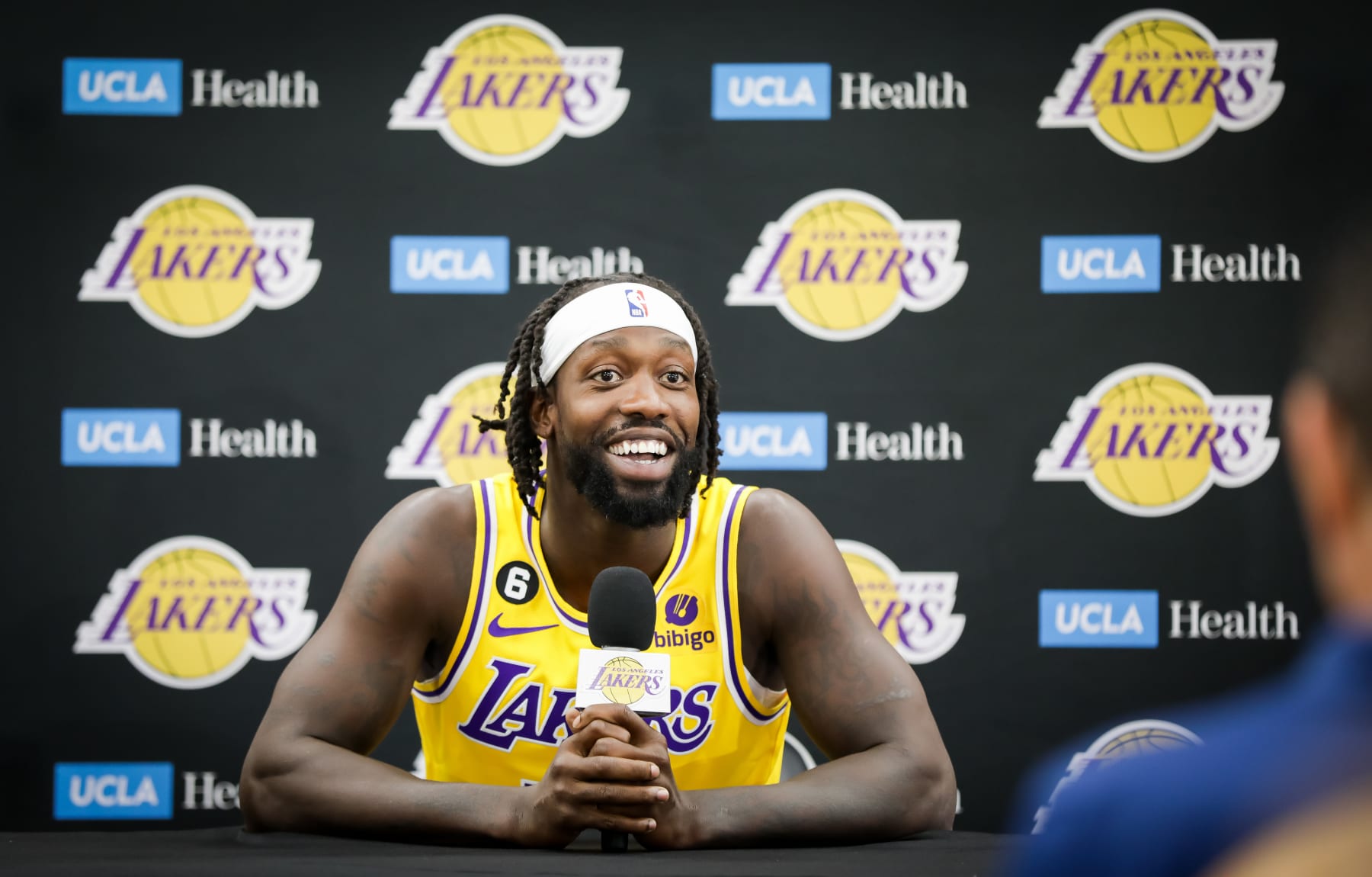 EL SEGUNDO, CA - SEPTEMBER 26, 2022: Patrick Beverley is interviewed by reporters during Lakers Media Day at UCLA Health Training Center in El Segundo on Monday, September 26, 2022. (Christina House / Los Angeles Times via Getty Images)