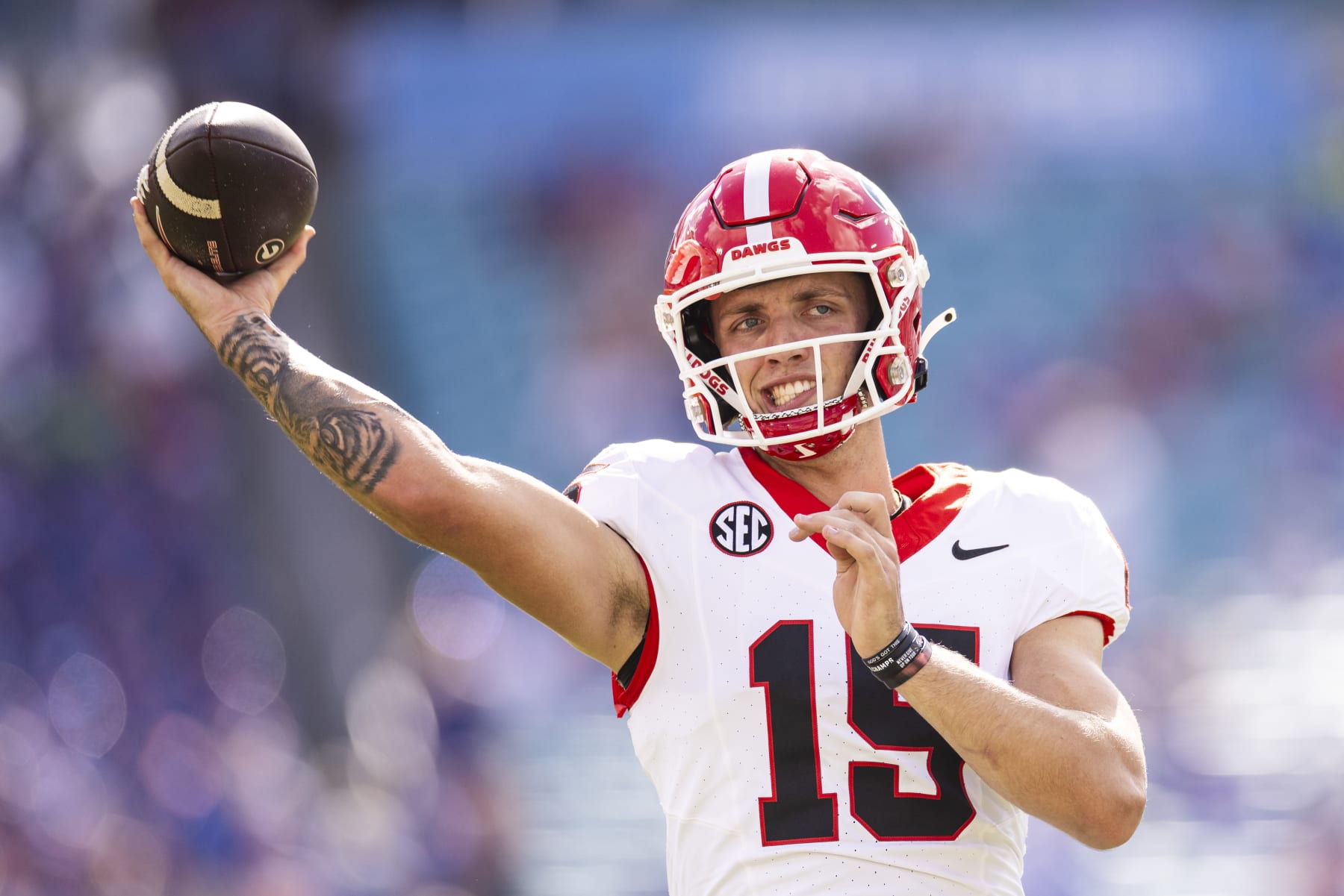 JACKSONVILLE, FLORIDA - OCTOBER 28: Carson Beck #15 of the Georgia Bulldogs warms up before the start of a game against the Florida Gators at EverBank Stadium on October 28, 2023 in Jacksonville, Florida. (Photo by James Gilbert/Getty Images)