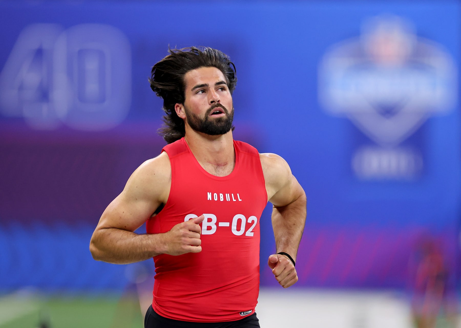 INDIANAPOLIS, INDIANA - MARCH 02: Sam Hartman #QB02 of Notre Dame participates in the 40-yard dash during the NFL Combine at Lucas Oil Stadium on March 02, 2024 in Indianapolis, Indiana. (Photo by Stacy Revere/Getty Images)