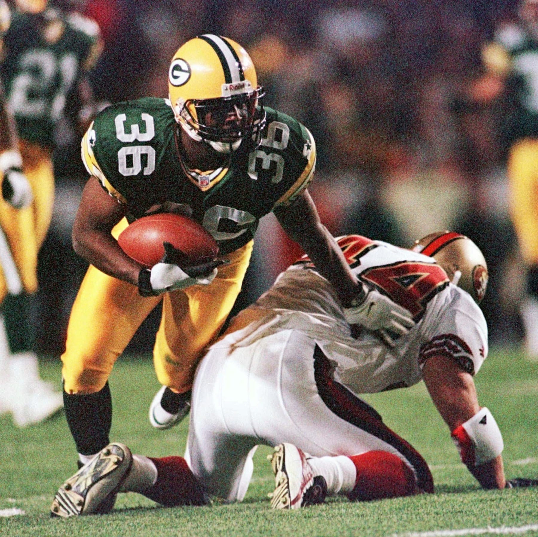 Green Bay Packers safety LeRoy Butler (36) intercepts a San Francisco 49ers quarterback Elvis Grbac pass in front of intended receiver Tommy Vardell in the first quarter Monday, Oct. 14, 1996, in Green Bay, Wis. (AP Photo/Mike Roemer)