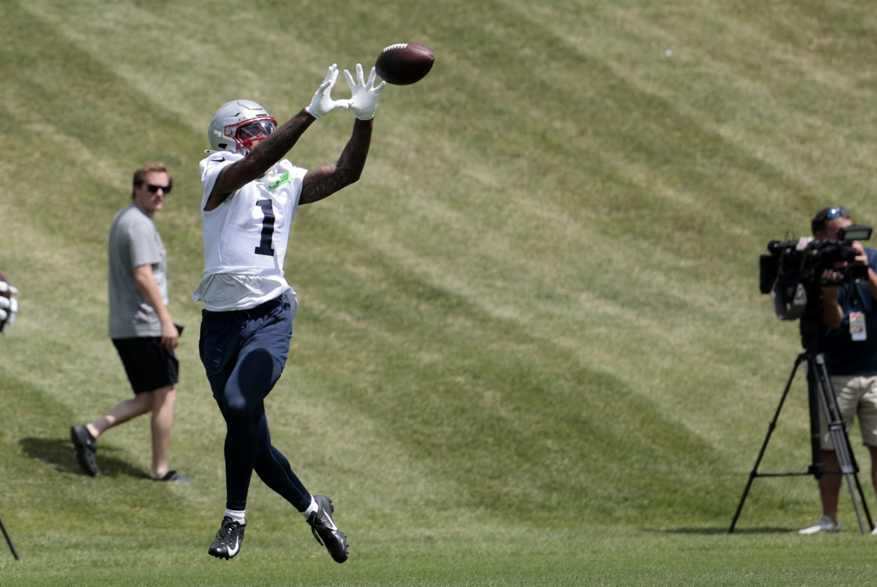 FOXBOROUGH, MA - JUNE 12: New England Patriots wide receiver Ja'Lynn Polk (1) grabs the ball during New England Patriots Minicamp on June 12, 2024, at The Patriots practice facility at Gillette Stadium in Foxborough, Massachusetts. (Photo by Fred Kfoury III/Icon Sportswire via Getty Images)