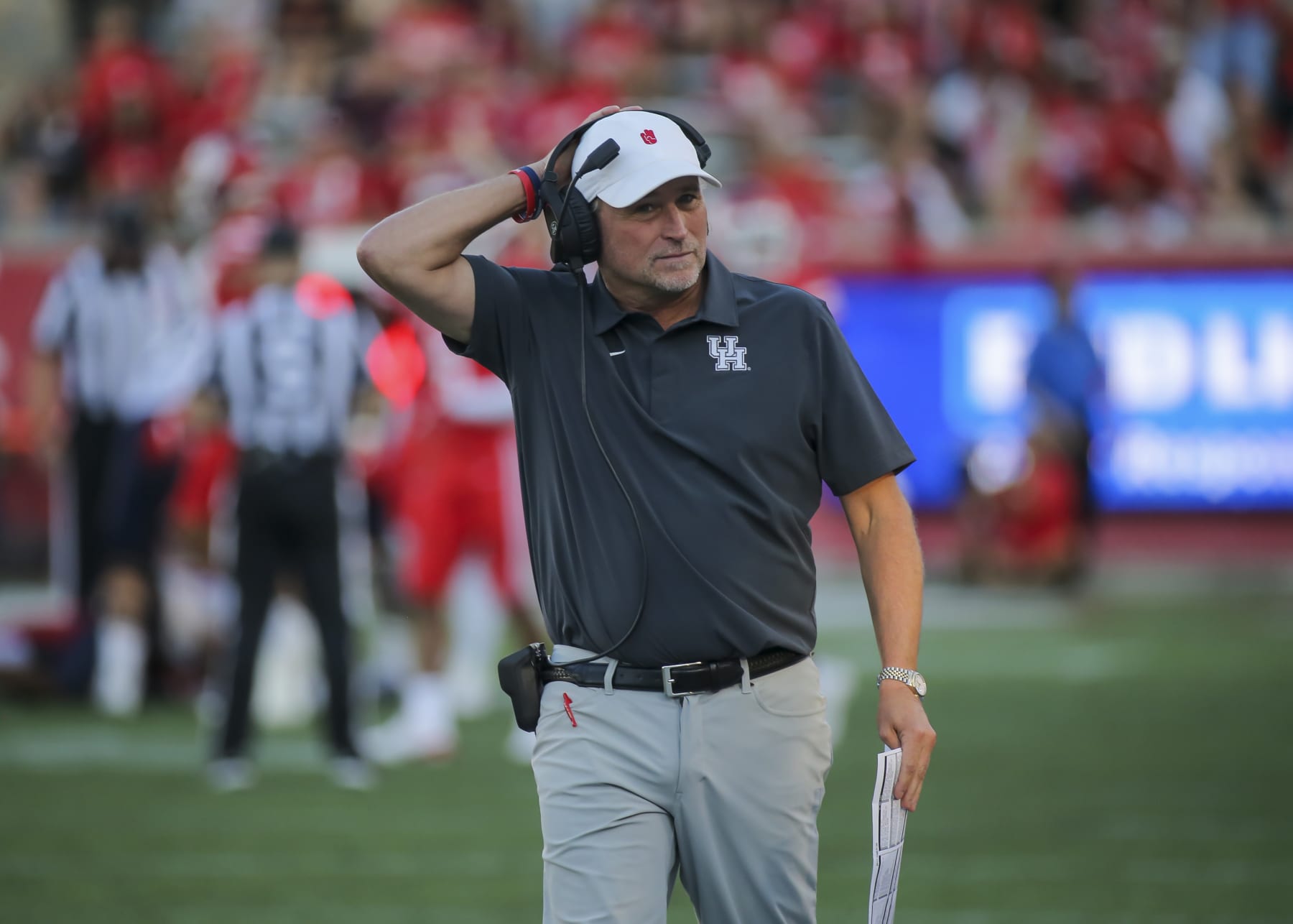 HOUSTON, CA - SEPTEMBER 25:  Houston Cougars head coach Dana Holgorsen returns to the sidelines during the college football game between the Navy Midshipmen and Houston Cougars on September 25, 2021 at TDECU Stadium in Houston, Texas.  (Photo by Leslie Plaza Johnson/Icon Sportswire via Getty Images)