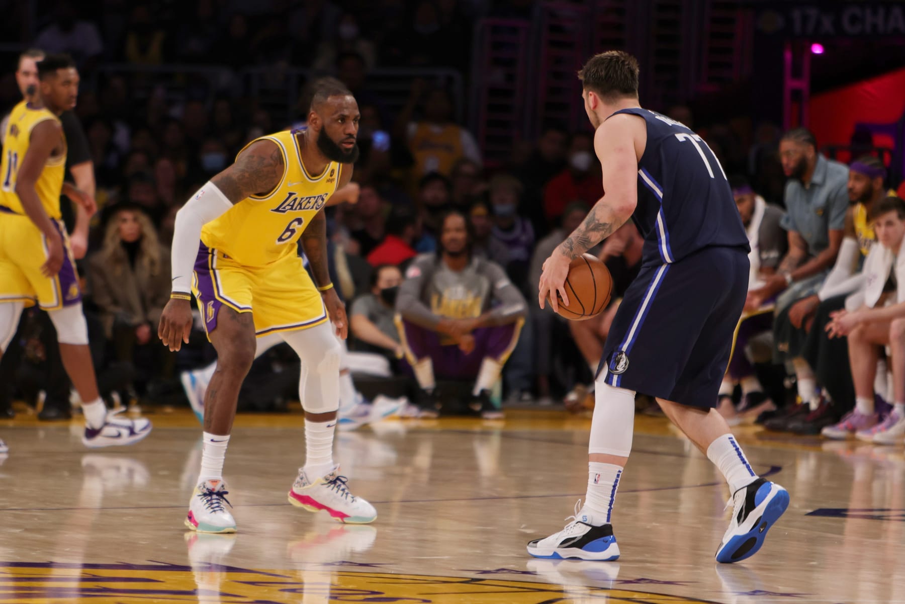 LOS ANGELES, CA - MARCH 1: LeBron James #6 of the Los Angeles Lakers plays defense against Luka Doncic #77 of the Dallas Mavericks on March 1, 2022 at STAPLES Center in Los Angeles, California. NOTE TO USER: User expressly acknowledges and agrees that, by downloading and/or using this Photograph, user is consenting to the terms and conditions of the Getty Images License Agreement. Mandatory Copyright Notice: Copyright 2022 NBAE (Photo by Jim Poorten/NBAE via Getty Images) LOS ANGELES, CA - MARCH 1: LeBron James #6 of the Los Angeles Lakers plays defense against Luka Doncic #77 of the Dallas Mavericks on March 1, 2022 at STAPLES Center in Los Angeles, California. NOTE TO USER: User expressly acknowledges and agrees that, by downloading and/or using this Photograph, user is consenting to the terms and conditions of the Getty Images License Agreement. Mandatory Copyright Notice: Copyright 2022 NBAE (Photo by Jim Poorten/NBAE via Getty Images)