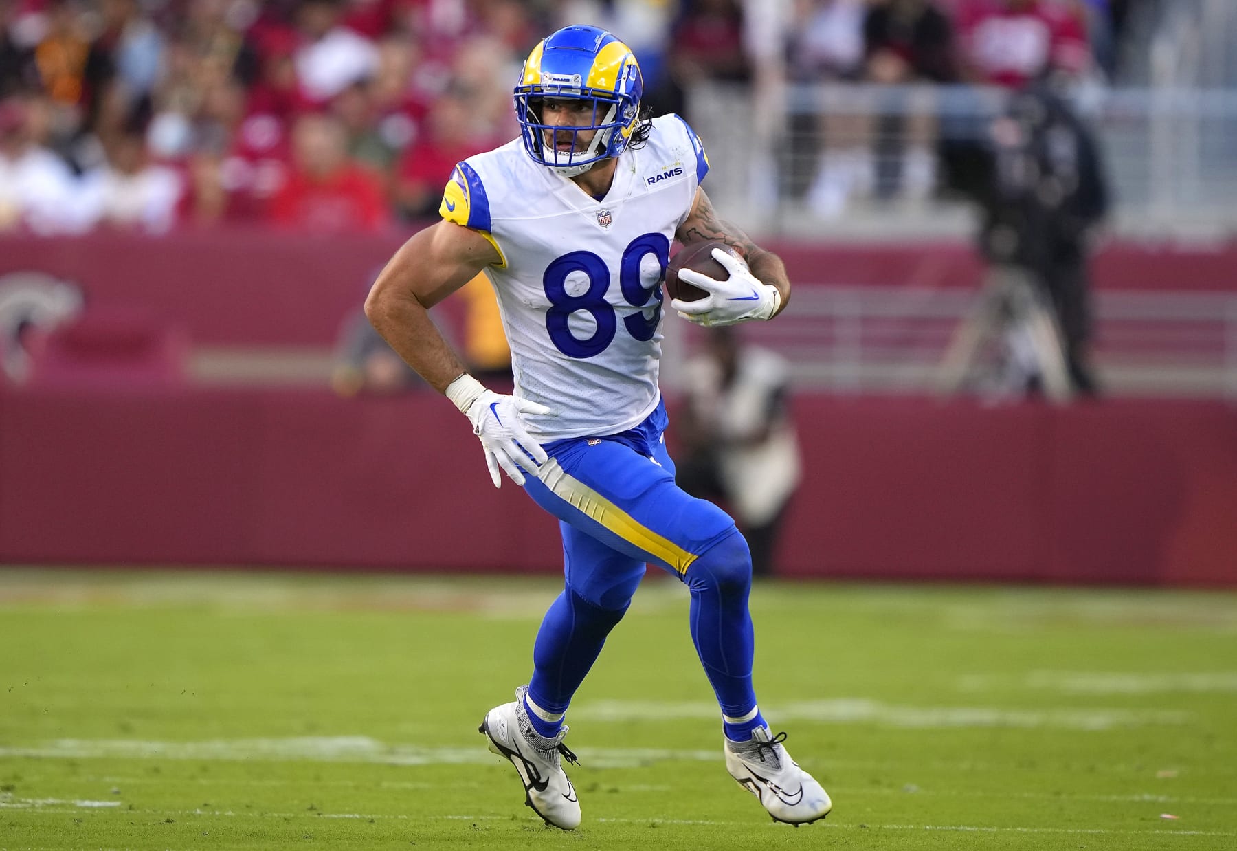 SANTA CLARA, CALIFORNIA - OCTOBER 03: Tight end Tyler Higbee #89 of the Los Angeles Rams runs with the ball after making a catch against the San Francisco 49ers during the second quarter at Levi's Stadium on October 03, 2022 in Santa Clara, California. (Photo by Thearon W. Henderson/Getty Images)
