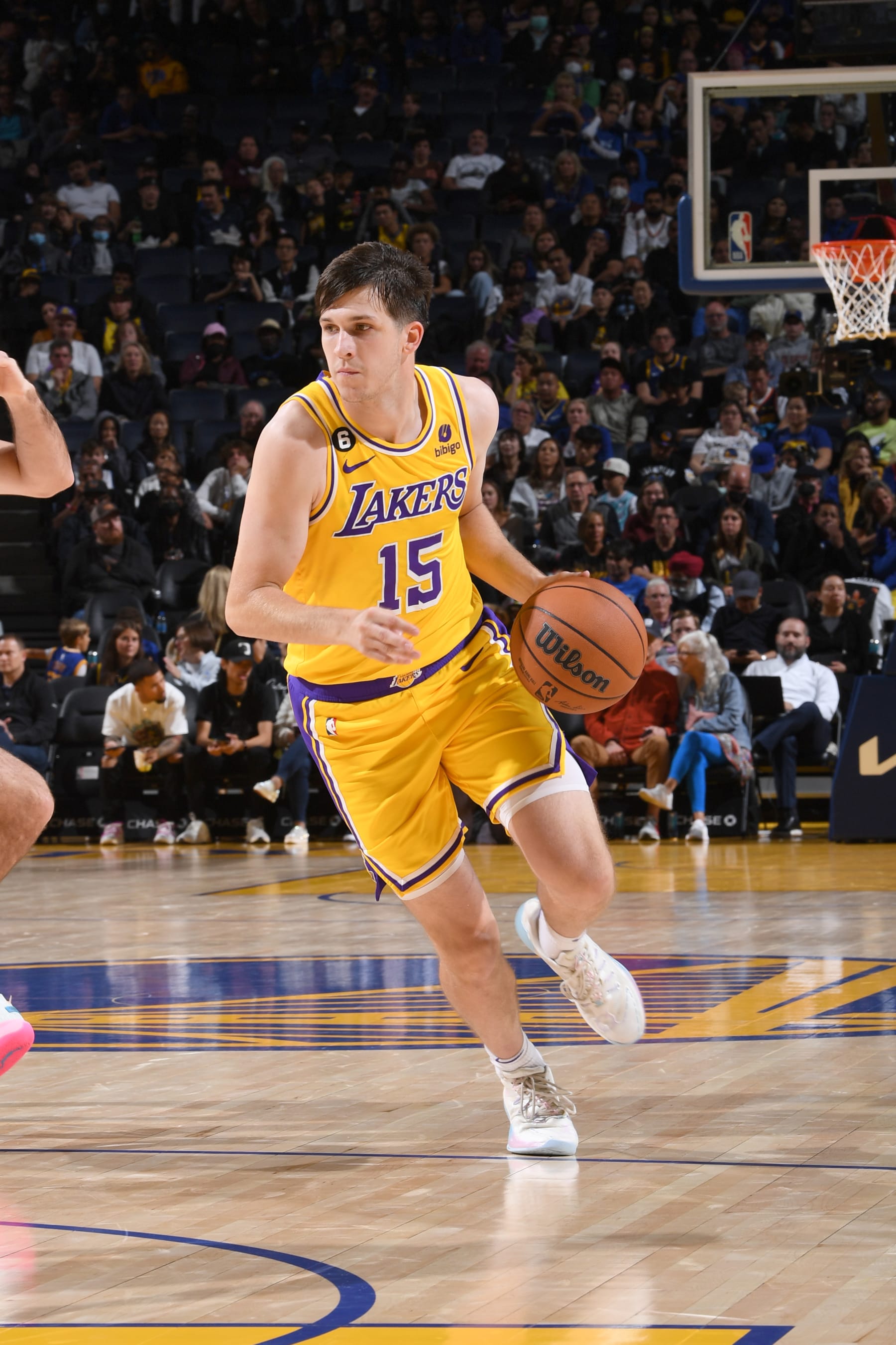 SAN FRANCISCO, CA - OCTOBER 9: Austin Reaves #15 of the Los Angeles Lakers drives to the basket during the game against the Golden State Warriors on October 9, 2022 at Chase Center in San Francisco, California. NOTE TO USER: User expressly acknowledges and agrees that, by downloading and or using this photograph, user is consenting to the terms and conditions of Getty Images License Agreement. Mandatory Copyright Notice: Copyright 2022 NBAE (Photo by Noah Graham/NBAE via Getty Images)