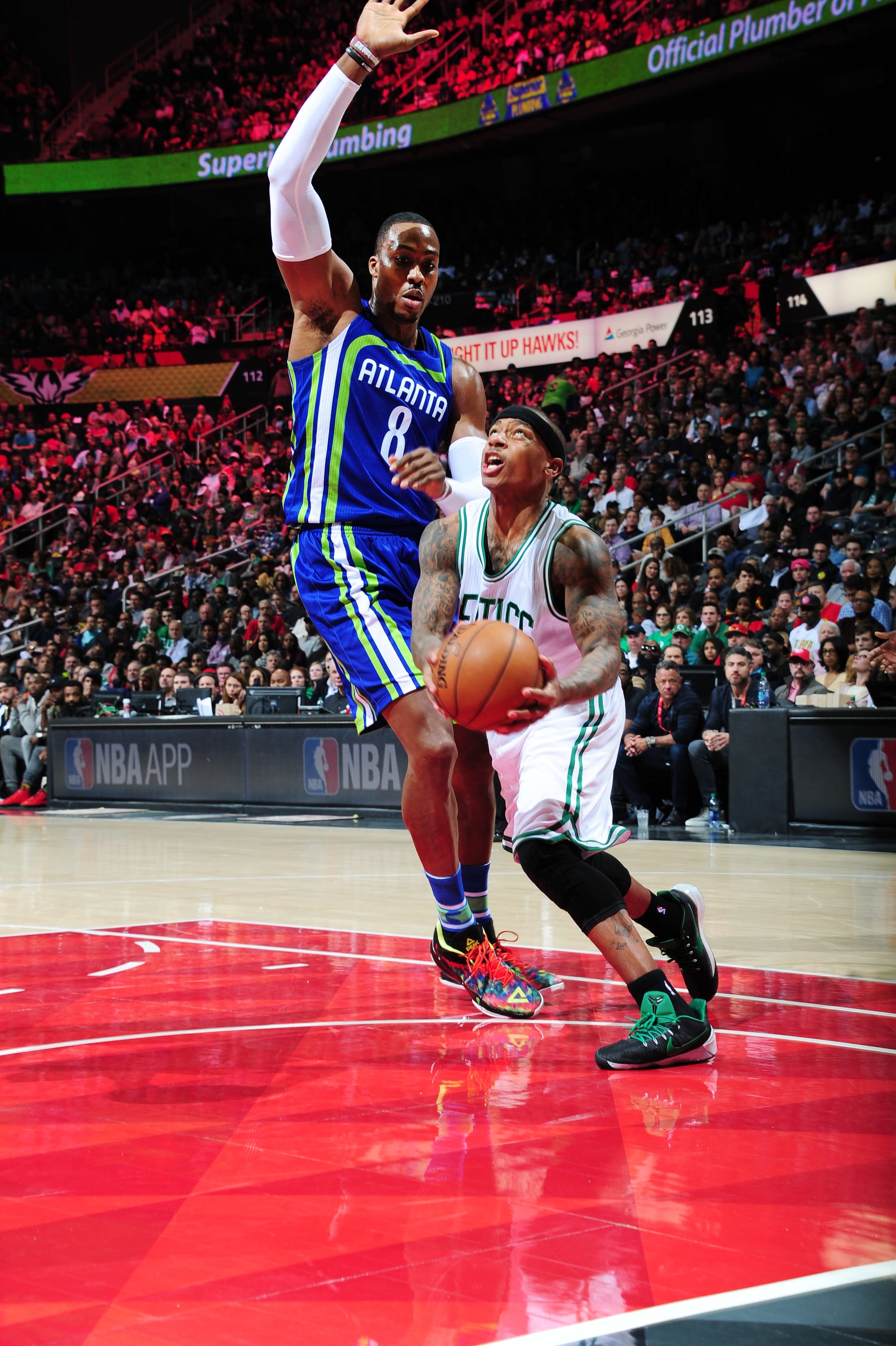 ATLANTA, GA - JANUARY 13:  Isaiah Thomas #4 of the Boston Celtics goes for a lay up against Dwight Howard #8 of the Atlanta Hawks during the game on January 13, 2017 at Philips Arena in Atlanta, Georgia.  NOTE TO USER: User expressly acknowledges and agrees that, by downloading and/or using this Photograph, user is consenting to the terms and conditions of the Getty Images License Agreement. Mandatory Copyright Notice: Copyright 2017 NBAE (Photo by Scott Cunningham/NBAE via Getty Images)