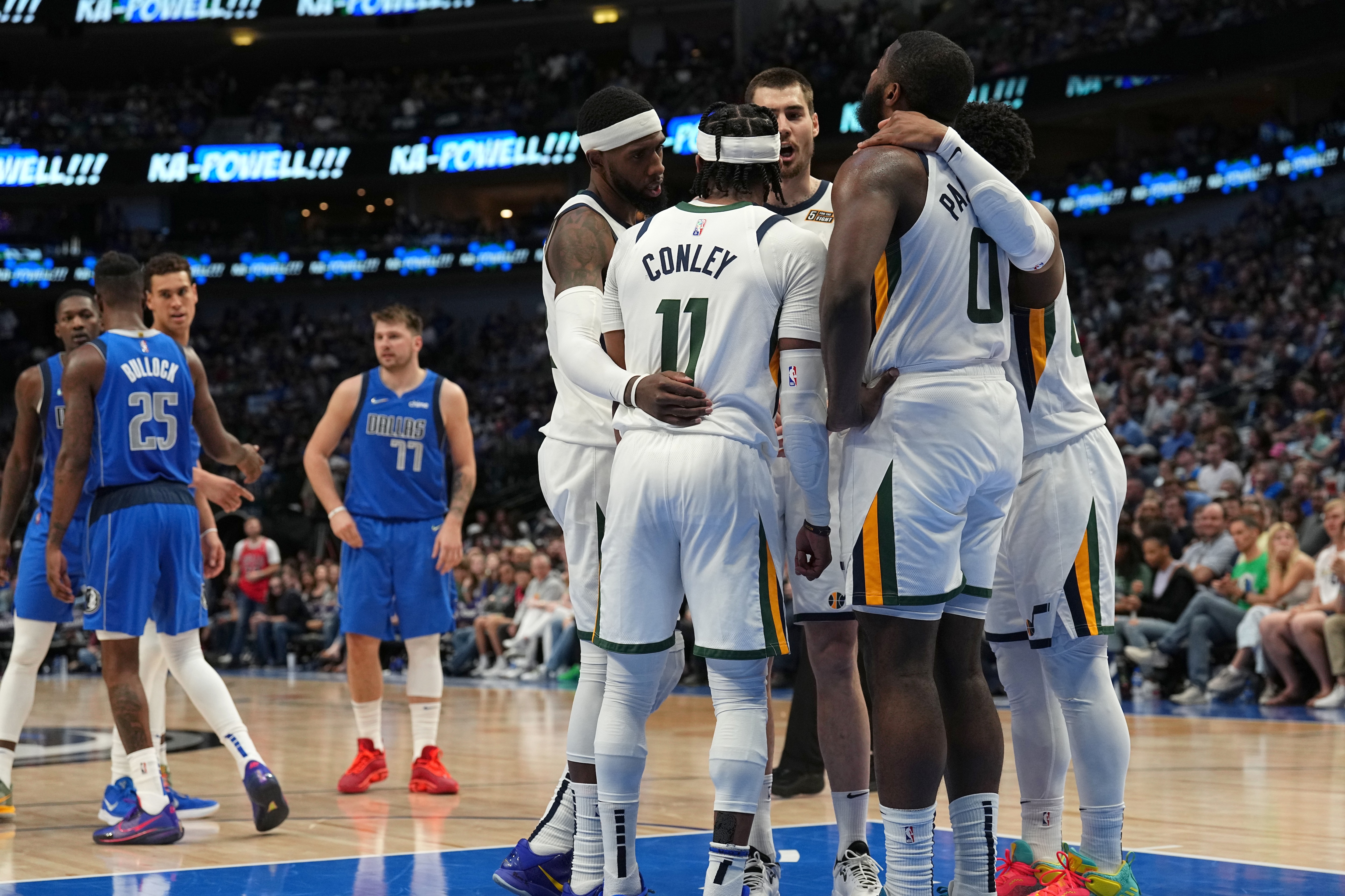 DALLAS, TX - MARCH 27: The Utah Jazz huddle up during the game against the Dallas Mavericks on March 27, 2022 at the American Airlines Center in Dallas, Texas. NOTE TO USER: User expressly acknowledges and agrees that, by downloading and or using this photograph, User is consenting to the terms and conditions of the Getty Images License Agreement. Mandatory Copyright Notice: Copyright 2022 NBAE (Photo by Glenn James/NBAE via Getty Images)