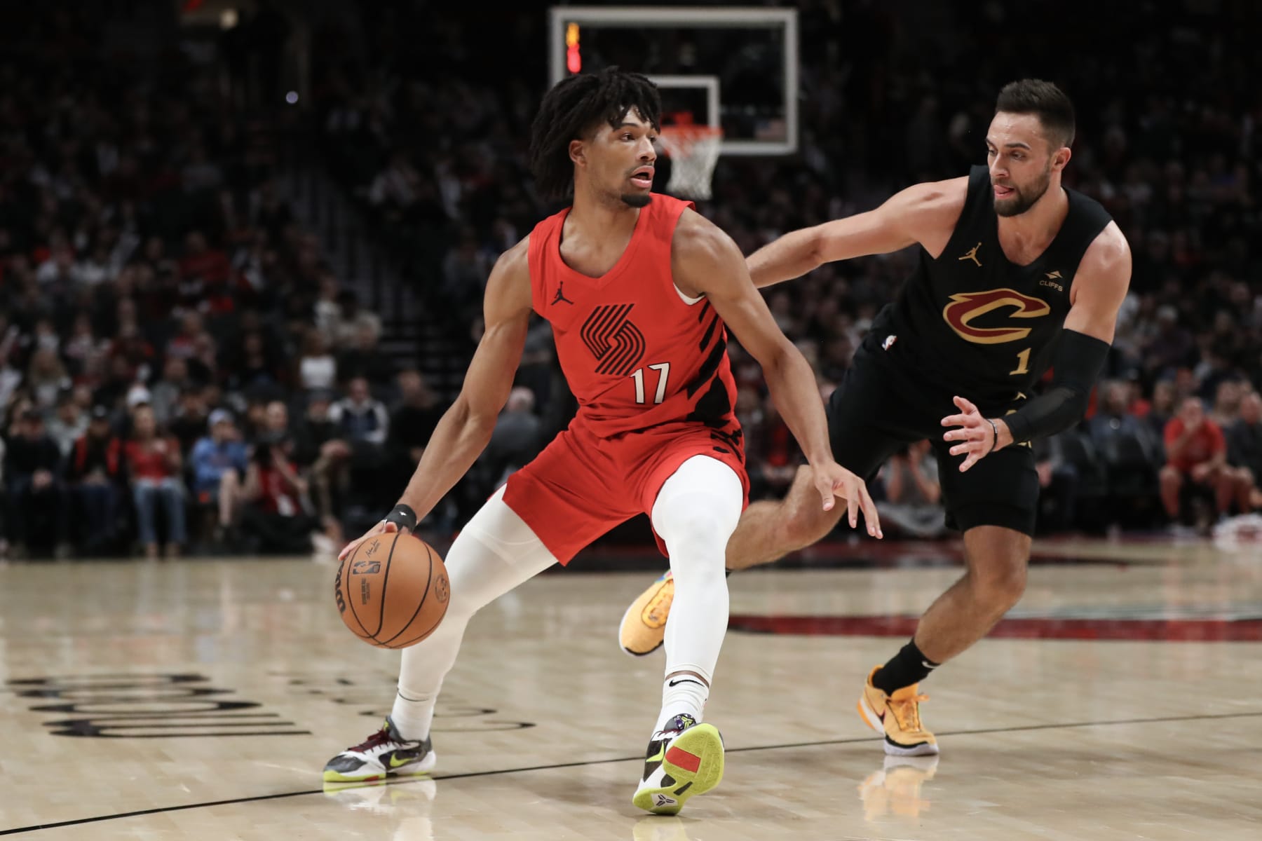 PORTLAND, OREGON - NOVEMBER 15: Shaedon Sharpe #17 of the Portland Trail Blazers drives to the basket as Max Strus #1 of the Cleveland Cavaliers defends during the first quarter at Moda Center on November 15, 2023 in Portland, Oregon. NOTE TO USER: User expressly acknowledges and agrees that, by downloading and or using this photograph, User is consenting to the terms and conditions of the Getty Images License Agreement. (Photo by Amanda Loman/Getty Images)