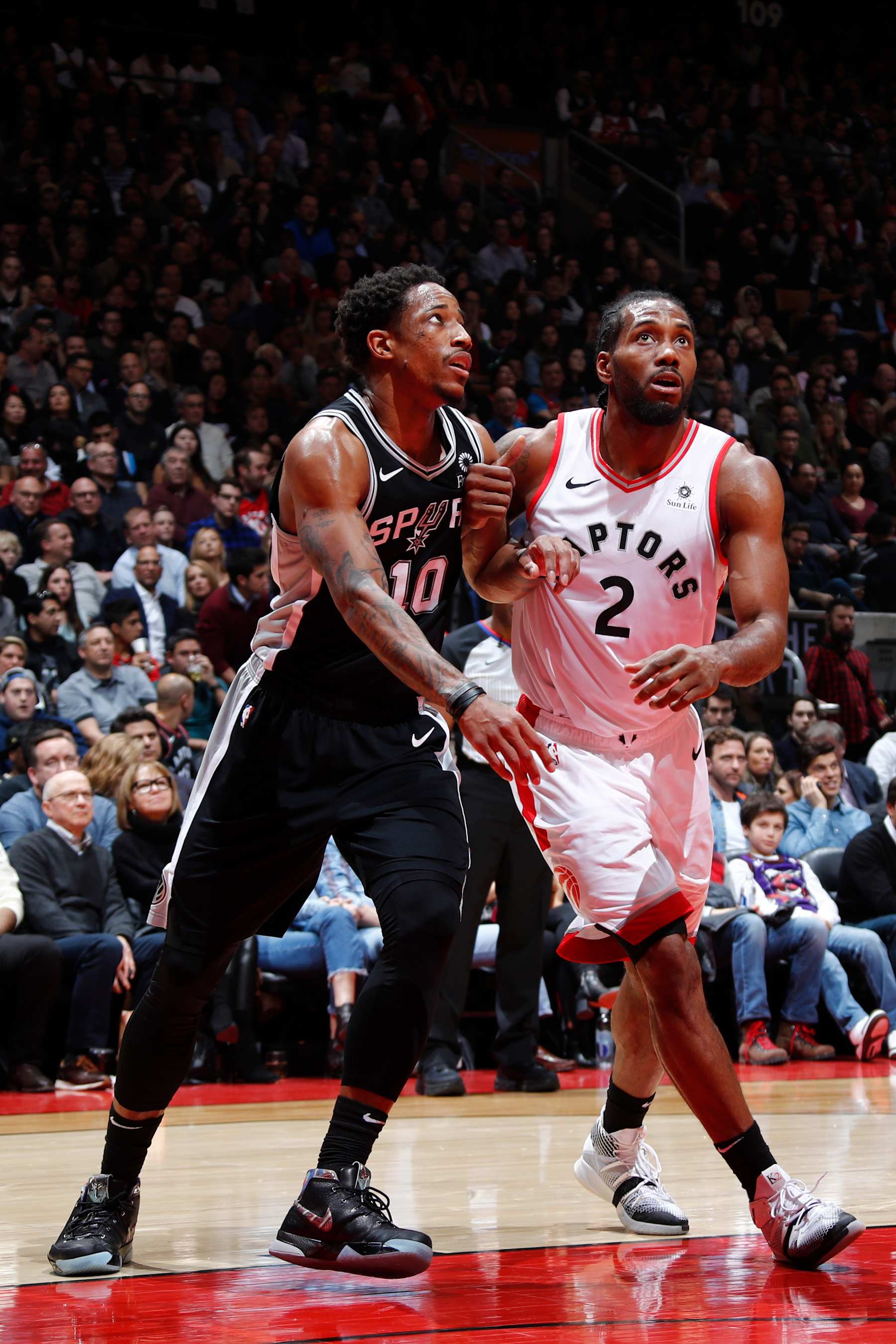 TORONTO, CANADA - FEBRUARY 22: DeMar DeRozan #10 of the San Antonio Spurs and Kawhi Leonard #2 of the Toronto Raptors fight for the rebound on February 22, 2019 at the Scotiabank Arena in Toronto, Ontario, Canada.  NOTE TO USER: User expressly acknowledges and agrees that, by downloading and or using this Photograph, user is consenting to the terms and conditions of the Getty Images License Agreement.  Mandatory Copyright Notice: Copyright 2019 NBAE (Photo by Mark Blinch/NBAE via Getty Images)