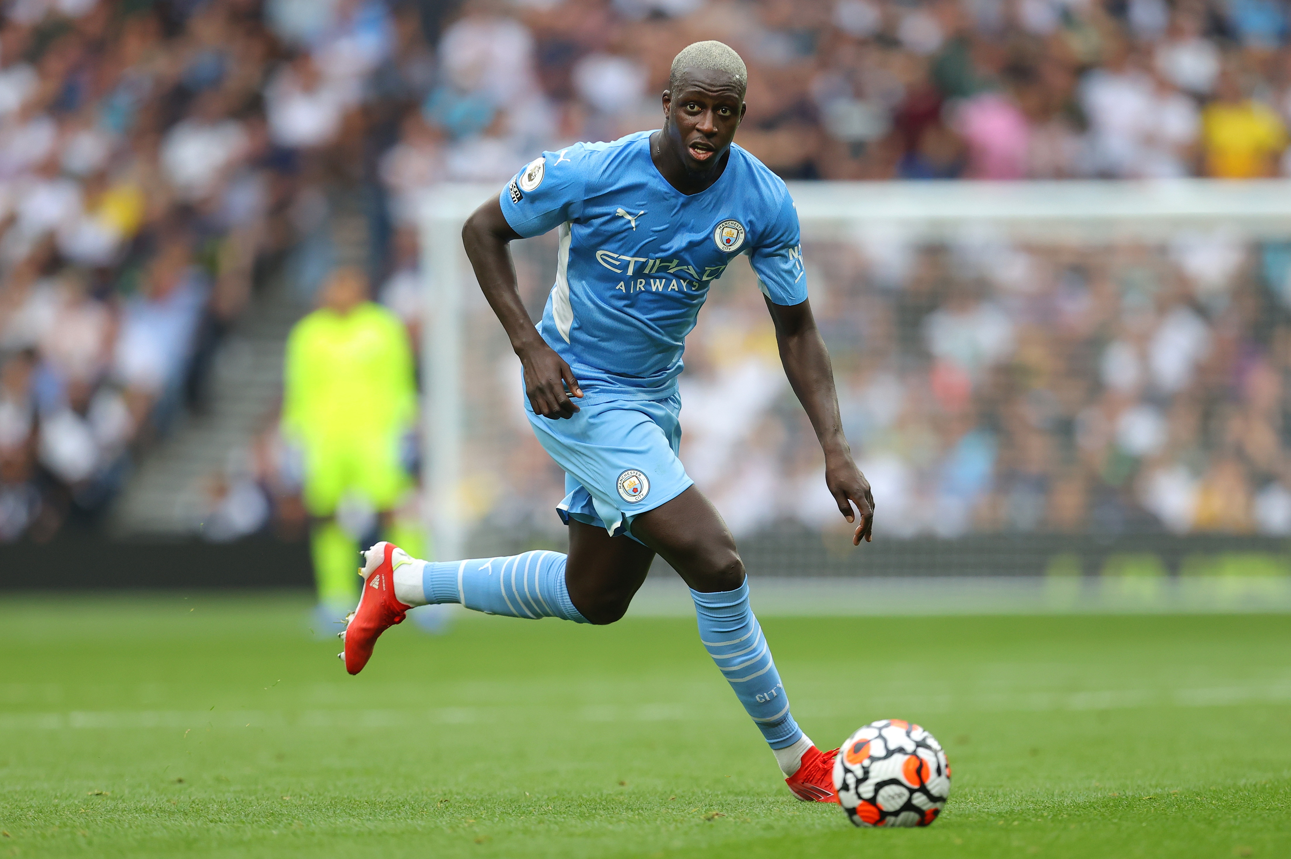 LONDON, ENGLAND - AUGUST 15:  Benjamin Mendy of Manchester City runs with the ball during the Premier League match between Tottenham Hotspur  and  Manchester City at Tottenham Hotspur Stadium on August 15, 2021 in London, England. (Photo by James Gill - Danehouse/Getty Images)