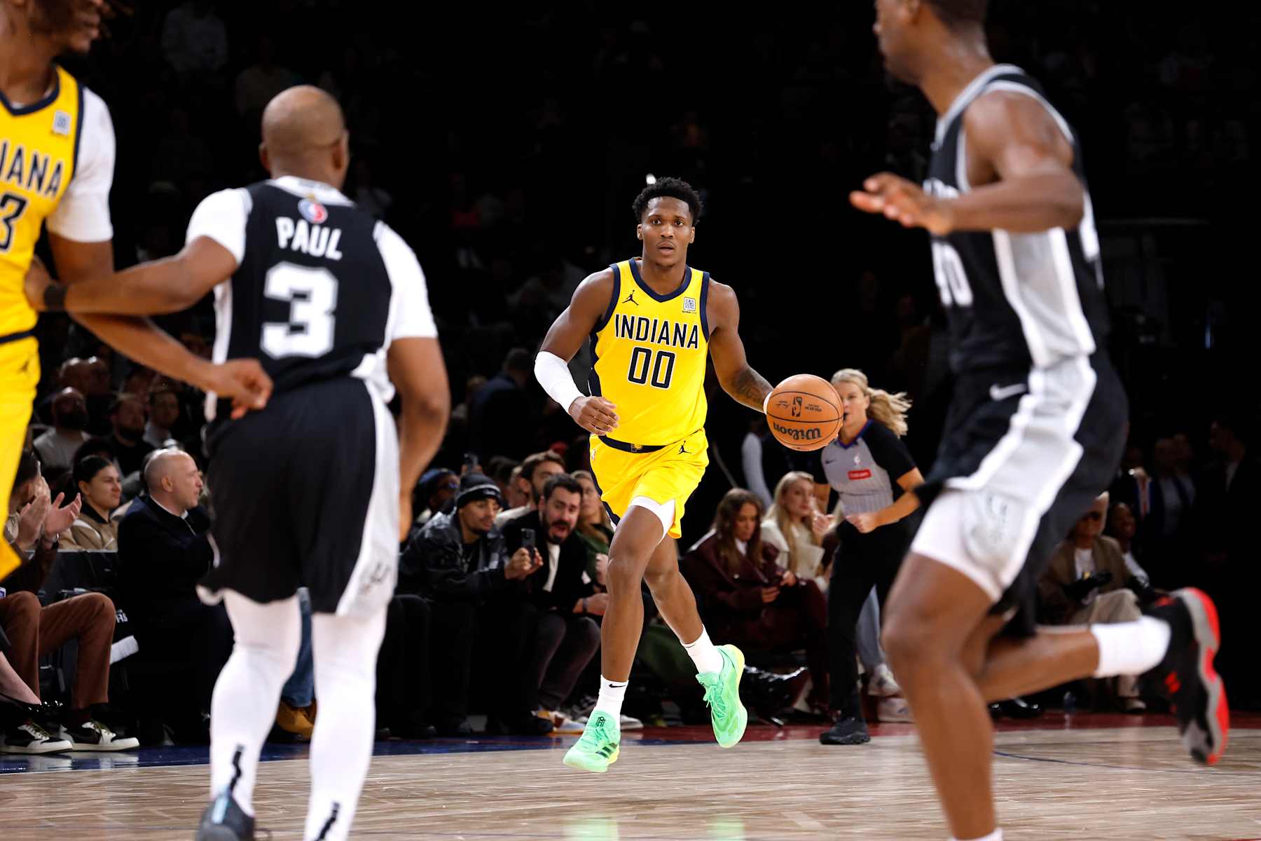 Chris Paul, Bennedict Mathurin and Harrison Barnes