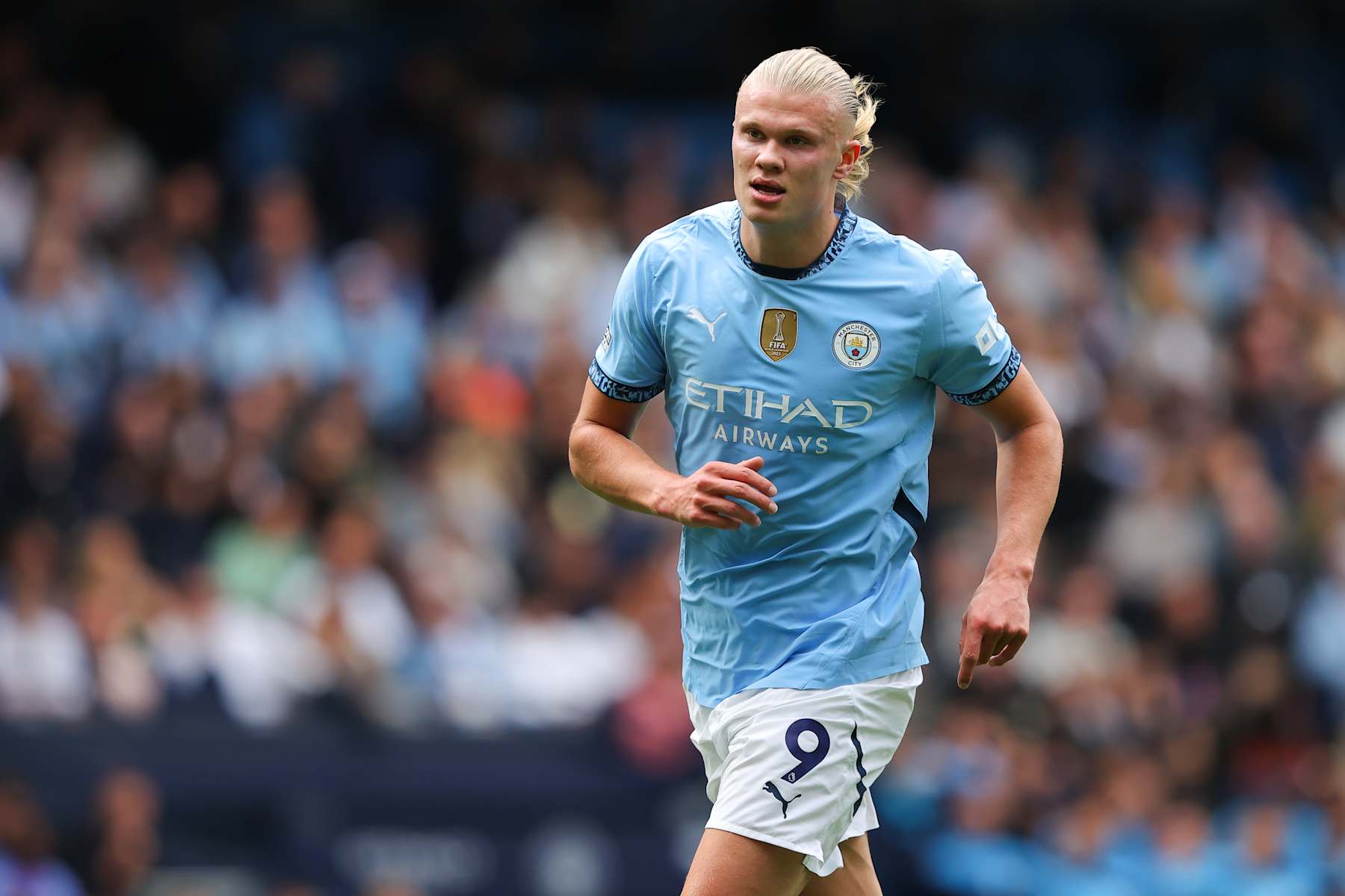 MANCHESTER, ENGLAND - SEPTEMBER 14: Erling Haaland of Manchester City during the Premier League match between Manchester City FC and Brentford FC at Etihad Stadium on September 14, 2024 in Manchester, England. (Photo by James Gill - Danehouse/Getty Images)