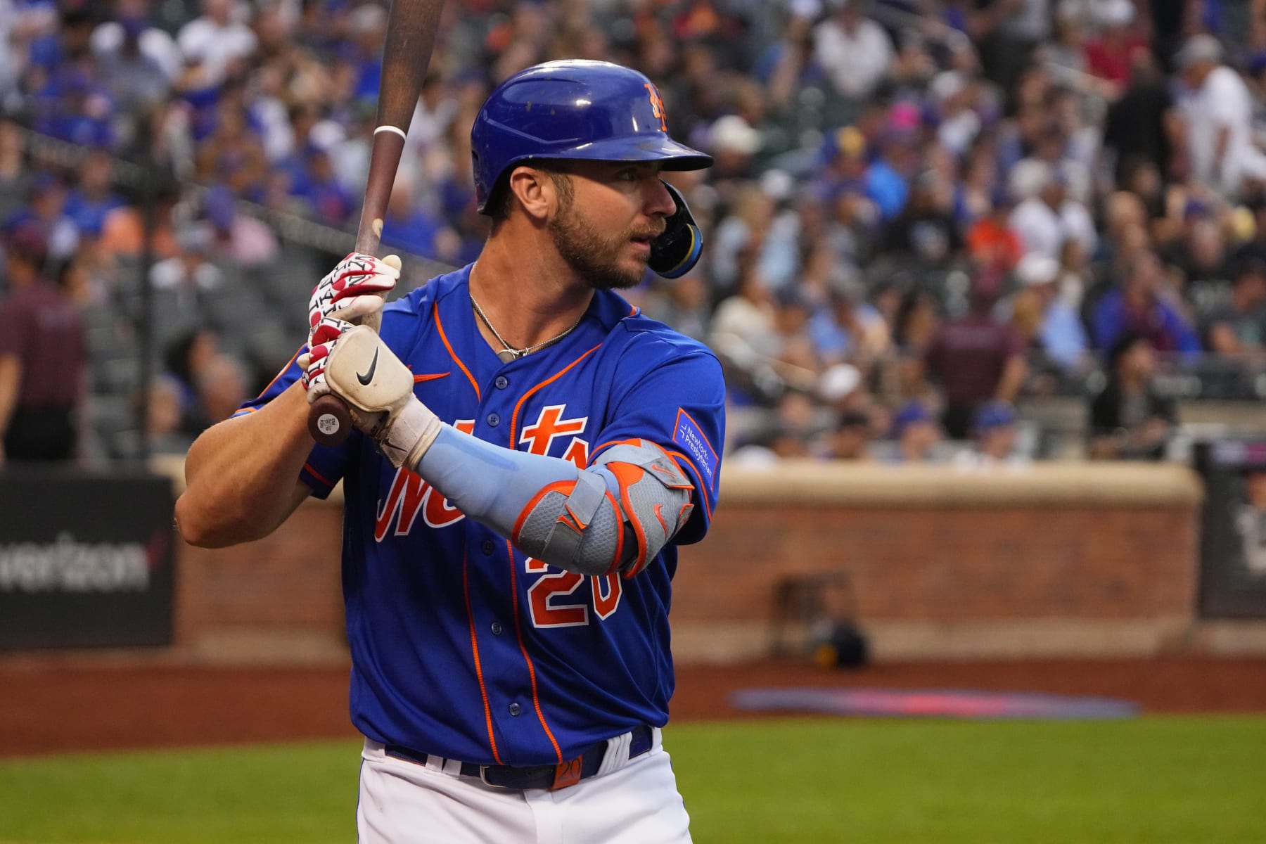 FLUSHING, NY - JUNE 26: New York Mets First Baseman Pete Alonso (20) prepares for an at bat during the second inning of a Major League Baseball game between the Milwaukee Brewers and New York on June 26.2023, at Citi Field in Flushing, NY. (Photo by Gregory Fisher/Icon Sportswire via Getty Images)