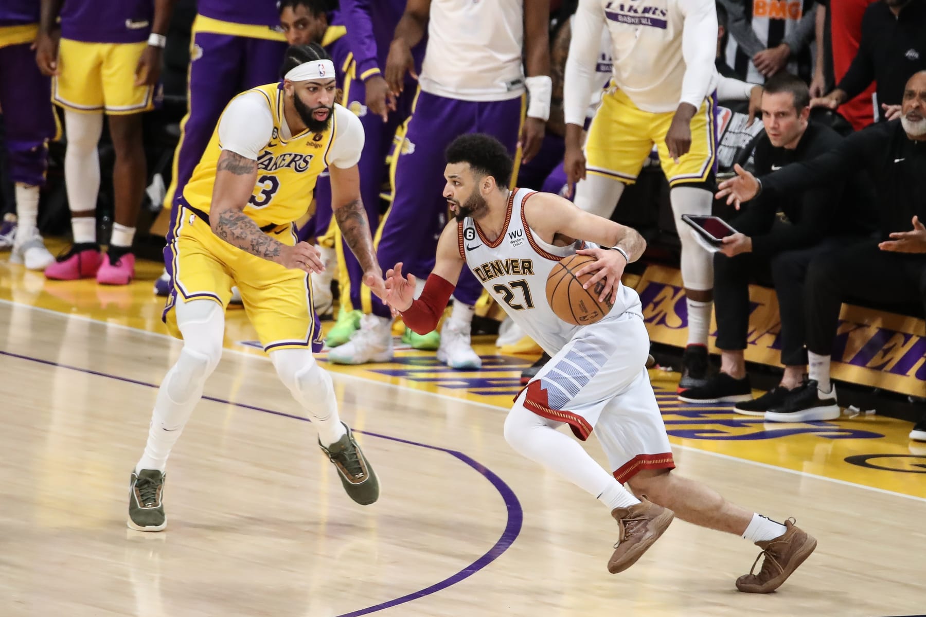 Anthony Davis guarding Jamal Murray.