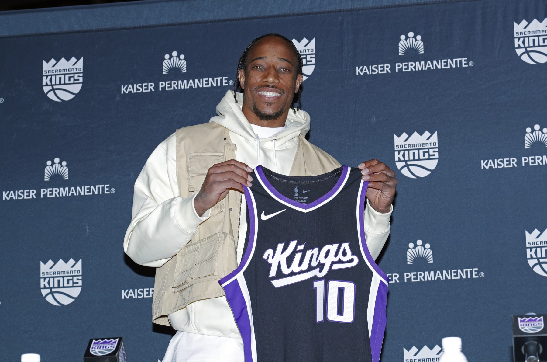 SACRAMENTO, CA - JULY 9: DeMar DeRozan #10 of the Sacramento Kings addresses the media on July 9, 2024 at the Golden 1 Center in Sacramento, California. NOTE TO USER: User expressly acknowledges and agrees that, by downloading and/or using this Photograph, user is consenting to the terms and conditions of the Getty Images License Agreement. Mandatory Copyright Notice: Copyright 2024 NBAE (Photo by Rocky Widner/NBAE via Getty Images)