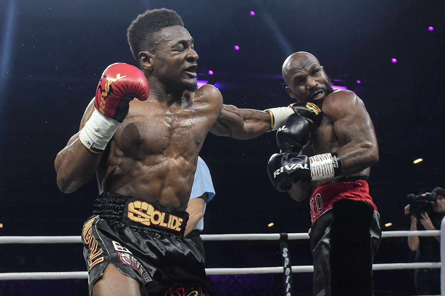 France's Christian Mbilli (R) fights USA's Vaughn Alexander (L) during their middleweight fight at the Parc des Expositions de la Beaujoire in Nantes, western France, on December 17, 2022. (Photo by Sebastien SALOM-GOMIS / AFP) (Photo by SEBASTIEN SALOM-GOMIS/AFP via Getty Images)