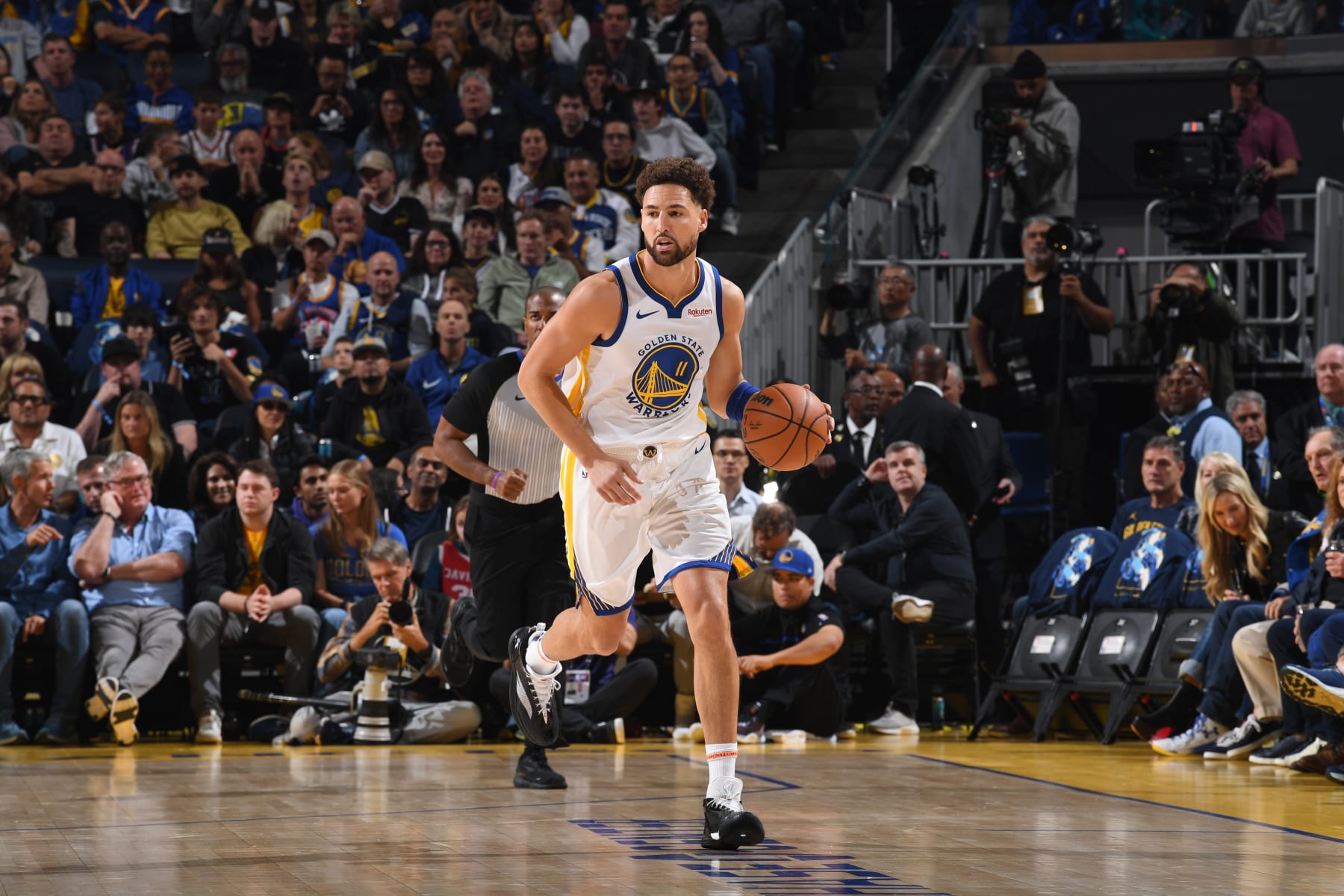 SAN FRANCISCO, CA - OCTOBER 24: Klay Thompson #11 of the Golden State Warriors dribbles the ball during the game against the Phoenix Suns on October 24, 2023 at Chase Center in San Francisco, California. NOTE TO USER: User expressly acknowledges and agrees that, by downloading and or using this photograph, user is consenting to the terms and conditions of Getty Images License Agreement. Mandatory Copyright Notice: Copyright 2023 NBAE (Photo by Noah Graham/NBAE via Getty Images)