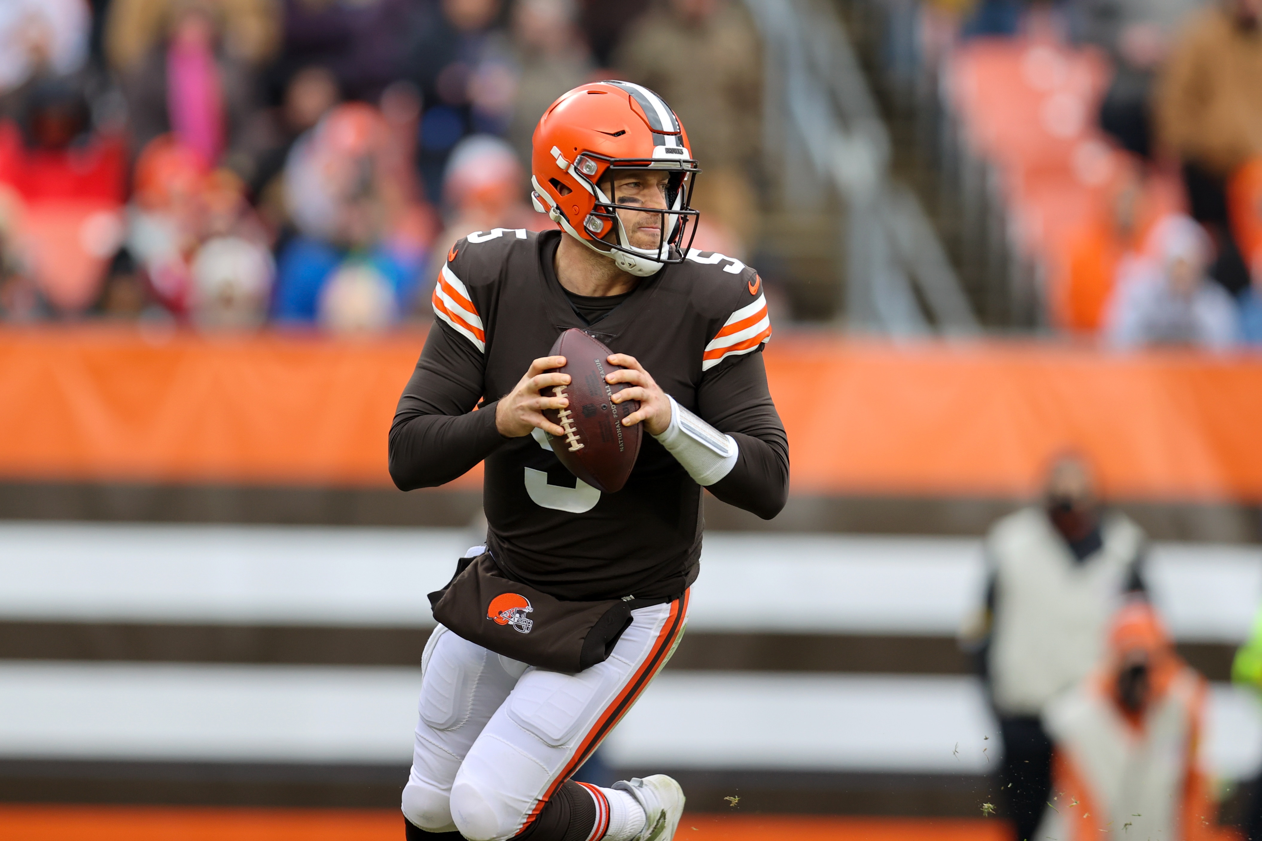 CLEVELAND, OH - JANUARY 09: Cleveland Browns quarterback Case Keenum (5) rolls out of the pocket during the first quarter of the National Football League game between the Cincinnati Bengals and Cleveland Browns on January 9, 2022, at FirstEnergy Stadium in Cleveland, OH. (Photo by Frank Jansky/Icon Sportswire via Getty Images)