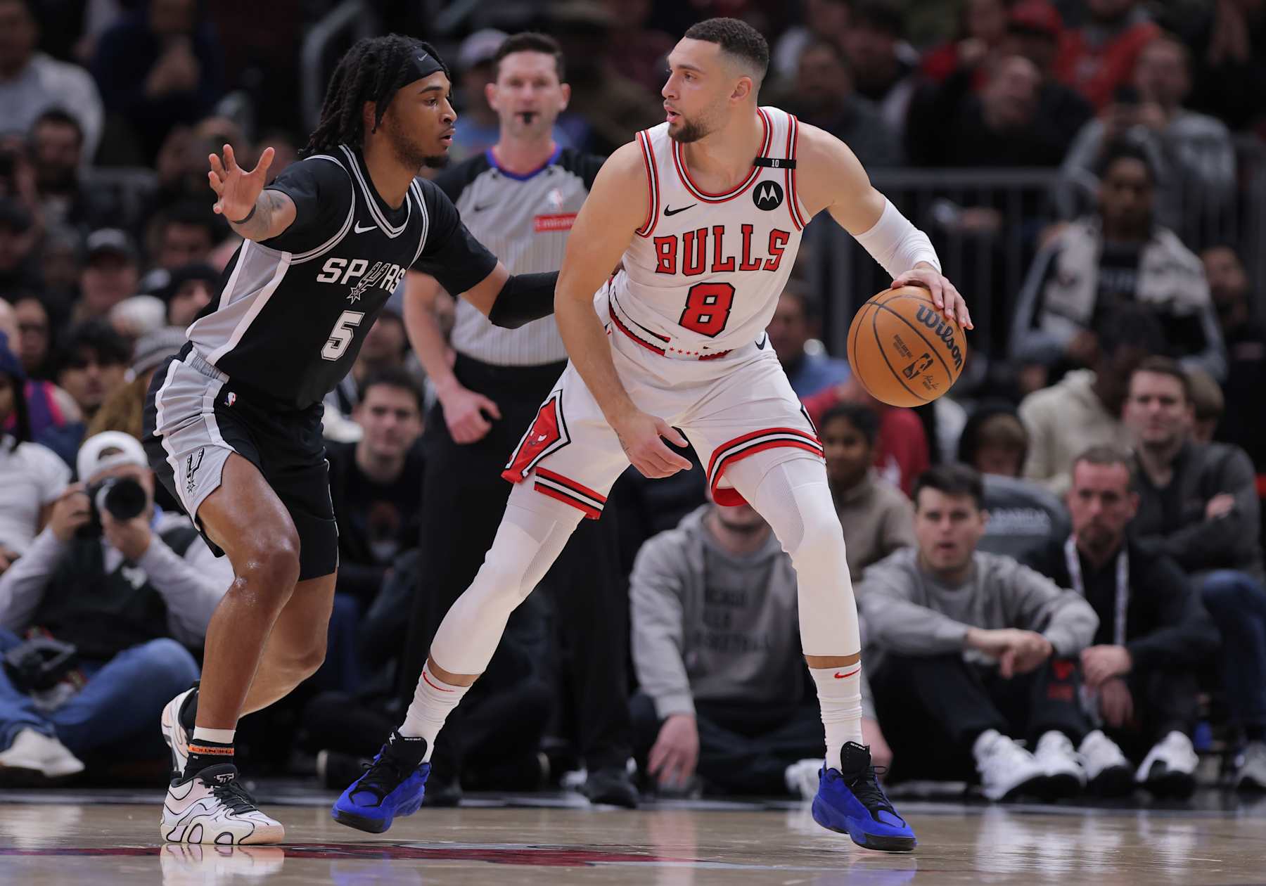 CHICAGO, IL - JANUARY 06: Stephon Castle #5 of the San Antonio Spurs guards Zach LaVine #8 of the Chicago Bulls during the first half on January 6, 2025 at the United Center in Chicago, Illinois. (Photo by Melissa Tamez/Icon Sportswire via Getty Images)