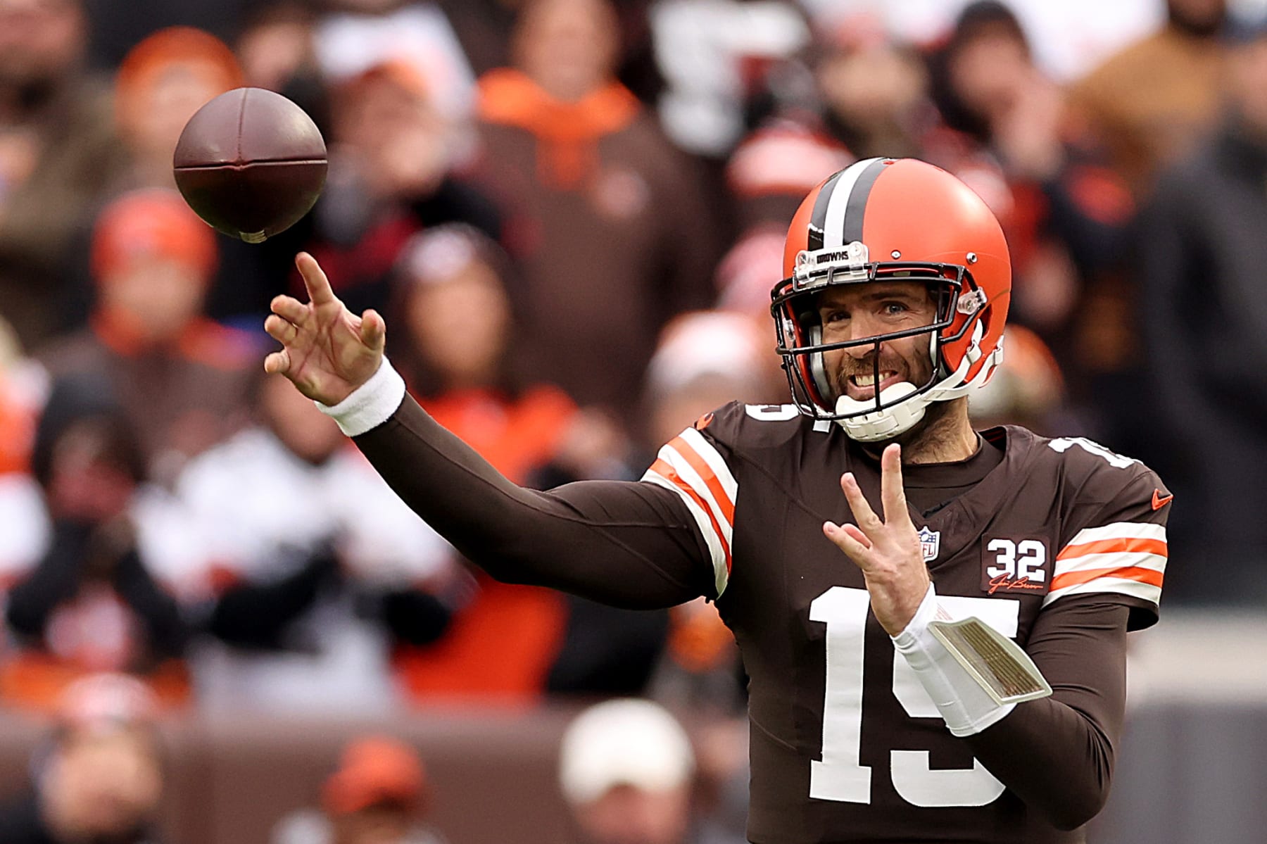 CLEVELAND, OHIO - DECEMBER 10: Joe Flacco #15 of the Cleveland Browns throws a pass during the first quarter against the Jacksonville Jaguars at Cleveland Browns Stadium on December 10, 2023 in Cleveland, Ohio. (Photo by Gregory Shamus/Getty Images)