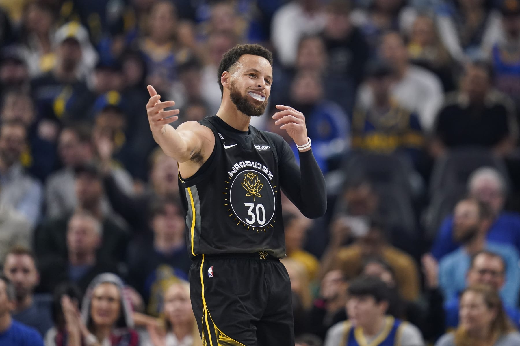 Golden State Warriors guard Stephen Curry reacts during the first half of the team's NBA basketball game against the Phoenix Suns in San Francisco, Tuesday, Jan. 10, 2023. (AP Photo/Godofredo A. Vásquez)