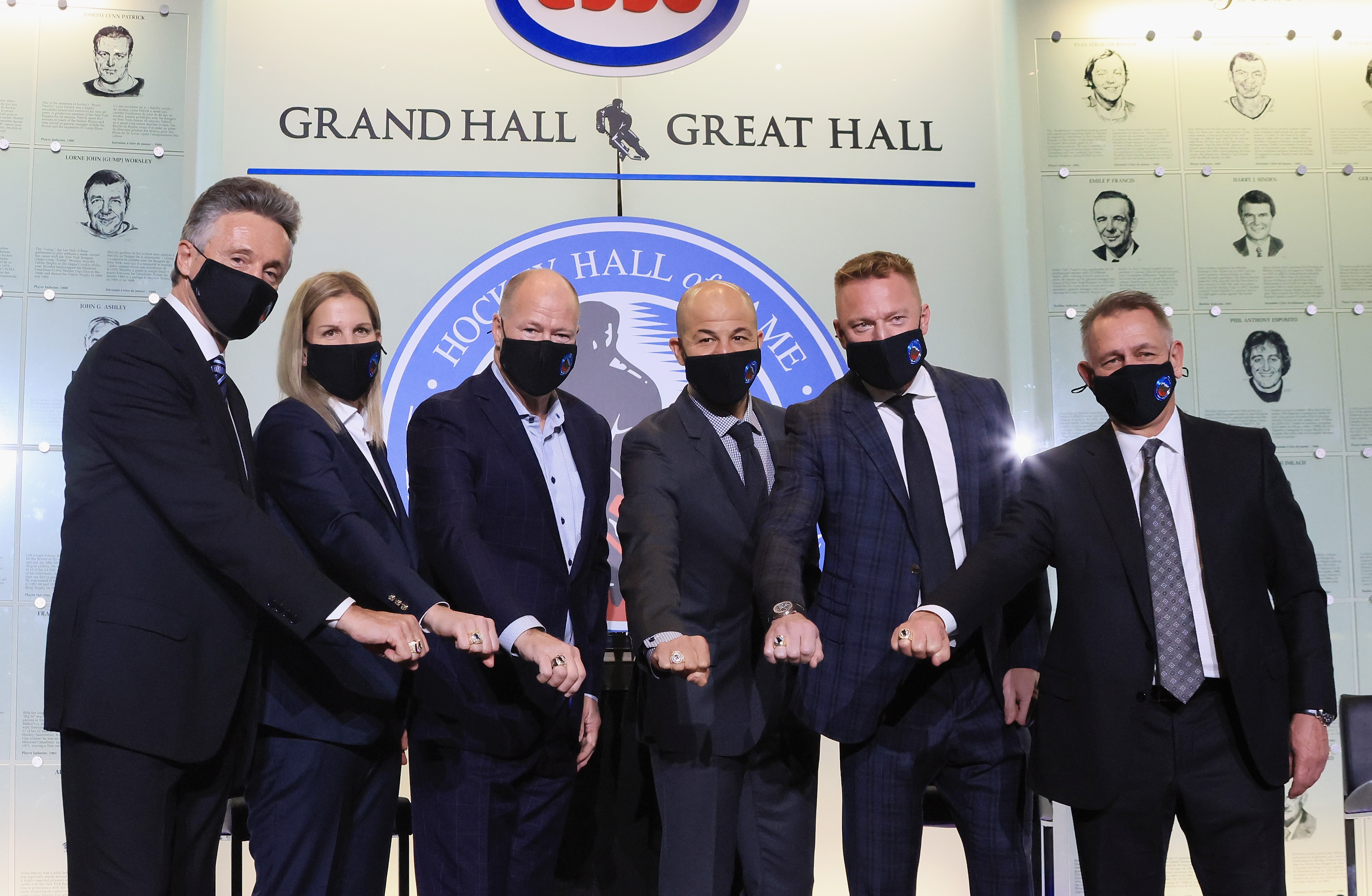 TORONTO, ONTARIO - NOVEMBER 12: (L-R) Doug Wilson, Kim St-Pierre, Kevin Lowe, Jerome Iginla, Marian Hossa and Ken Holland attend a photo opportunity for their induction into the Hockey Hall of Fame at the Hockey Hall Of Fame on November 12, 2021 in Toronto, Ontario, Canada. (Photo by Bruce Bennett/Getty Images)