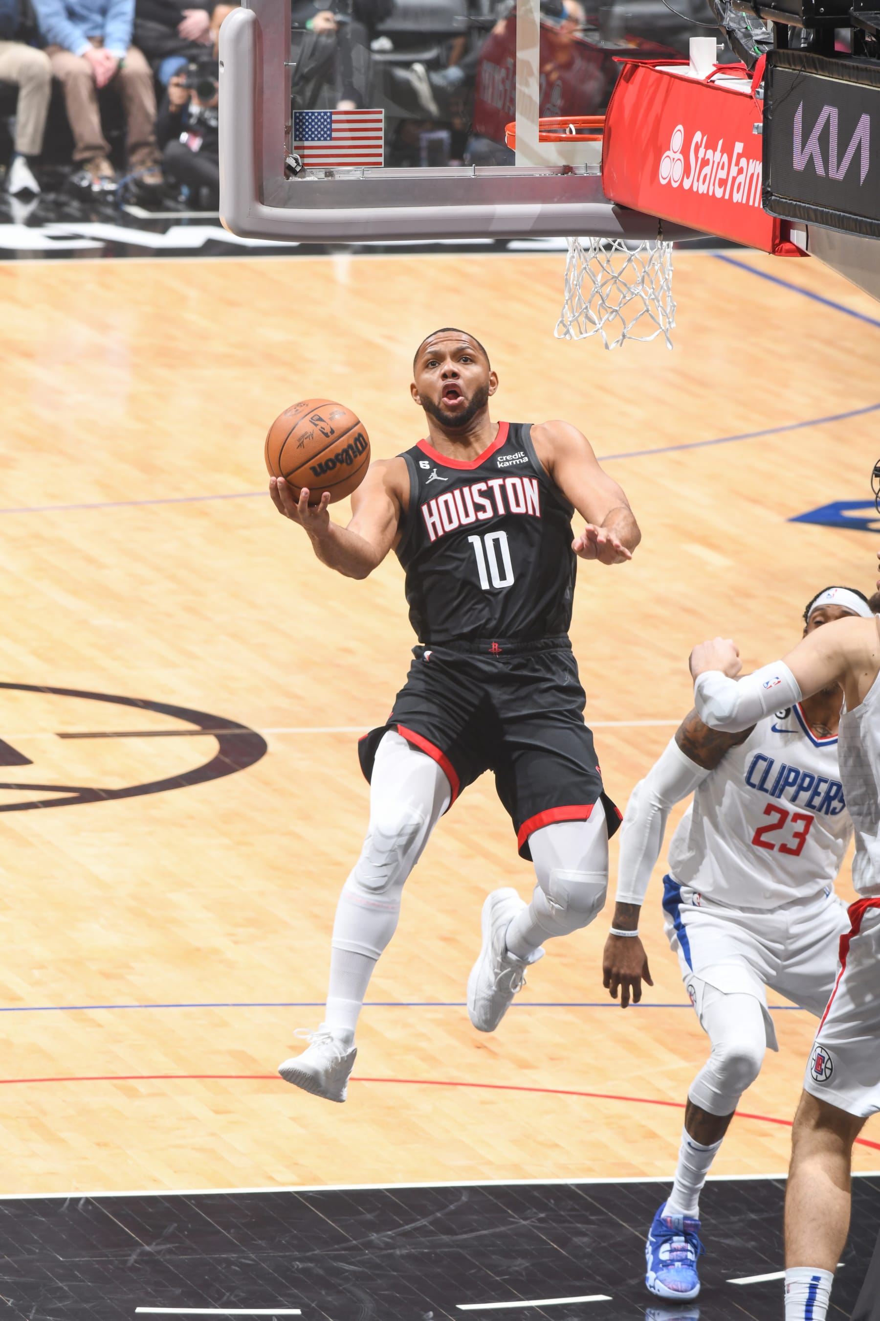 LOS ANGELES, CA - JANUARY 15:  Eric Gordon #10 of the Houston Rockets drives to the basket during the game against the LA Clippers on January 15, 2023 at Crypto.Com Arena in Los Angeles, California. NOTE TO USER: User expressly acknowledges and agrees that, by downloading and/or using this Photograph, user is consenting to the terms and conditions of the Getty Images License Agreement. Mandatory Copyright Notice: Copyright 2023 NBAE (Photo by Adam Pantozzi/NBAE via Getty Images)