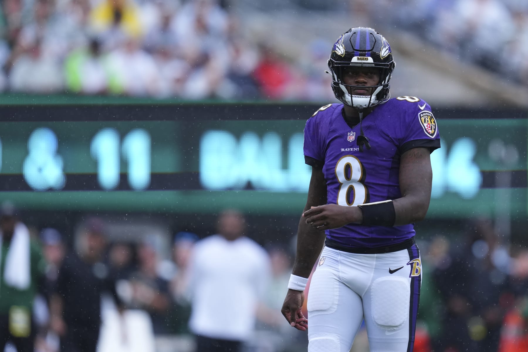 EAST RUTHERFORD, NJ - SEPTEMBER 11: Lamar Jackson #8 of the Baltimore Ravens looks on against the New York Jets at MetLife Stadium on September 11, 2022 in East Rutherford, New Jersey. (Photo by Mitchell Leff/Getty Images)