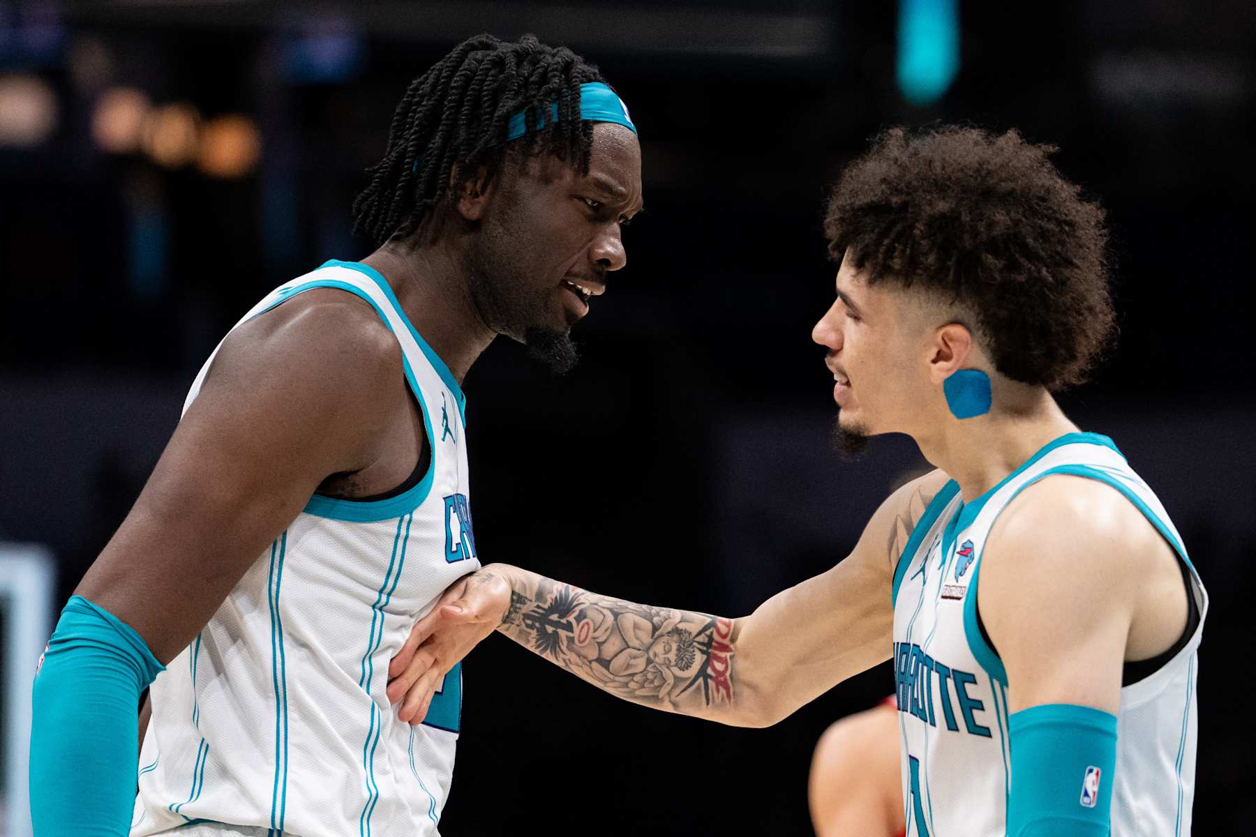 CHARLOTTE, NORTH CAROLINA - NOVEMBER 22: (L-R) Mark Williams #5 celebrates with LaMelo Ball #1 of the Charlotte Hornets in the fourth quarter during their game against the Washington Wizards at Spectrum Center on November 22, 2023 in Charlotte, North Carolina. NOTE TO USER: User expressly acknowledges and agrees that, by downloading and or using this photograph, User is consenting to the terms and conditions of the Getty Images License Agreement. (Photo by Jacob Kupferman/Getty Images)