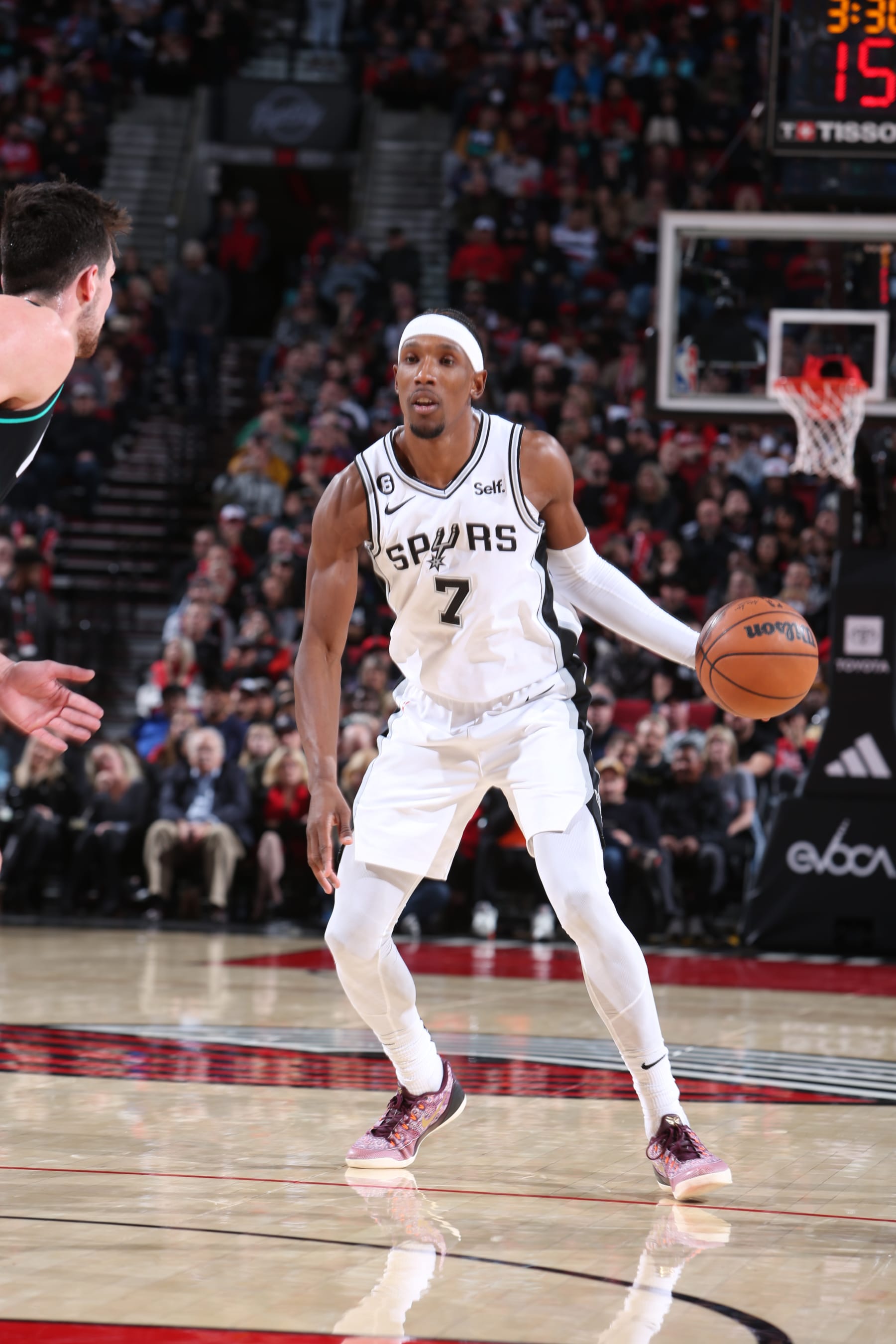 PORTLAND, OR - NOVEMBER 15: Josh Richardson #7 of the San Antonio Spurs dribbles the ball during the game against the Portland Trail Blazers on November 15, 2022 at the Moda Center Arena in Portland, Oregon. NOTE TO USER: User expressly acknowledges and agrees that, by downloading and or using this photograph, user is consenting to the terms and conditions of the Getty Images License Agreement. Mandatory Copyright Notice: Copyright 2022 NBAE (Photo by Sam Forencich/NBAE via Getty Images)