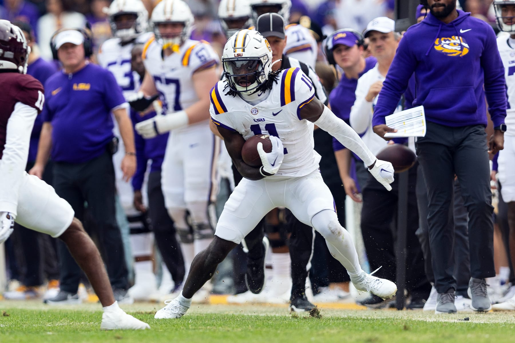 BATON ROUGE, LA - NOVEMBER 25: LSU Tigers wide receiver Brian Thomas Jr. (11) catches a pass during a game between the Texas A&M Aggies and the LSU Tigers in Tiger Stadium in Baton Rouge, Louisiana on November 25, 2023.(Photo by John Korduner/Icon Sportswire via Getty Images)