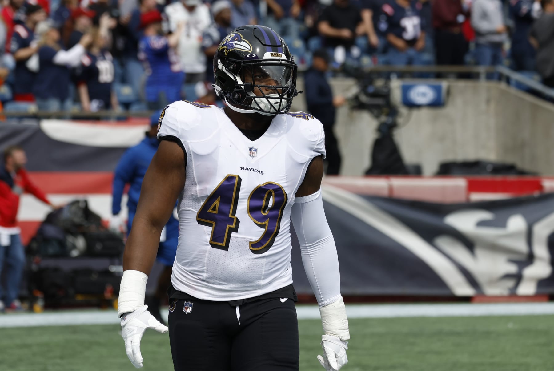 FOXBOROUGH, MA - SEPTEMBER 25: Baltimore Ravens linebacker Brandon Copeland (49) before a game between the New England Patriots and the Baltimore Ravens on September 25, 2022, at Gillette Stadium in Foxborough, Massachusetts. (Photo by Fred Kfoury III/Icon Sportswire via Getty Images)