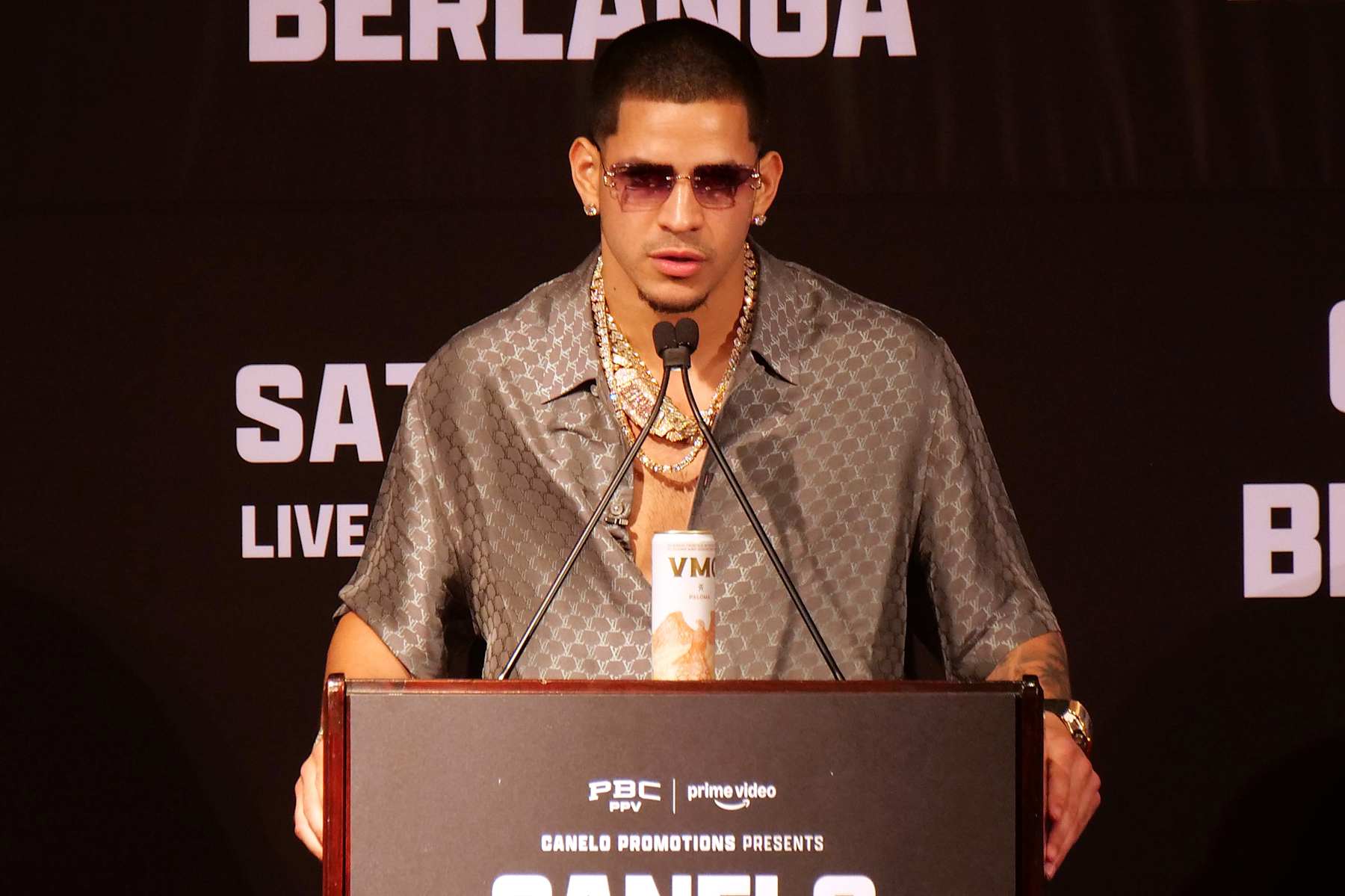 BEVERLY HILLS, CALIFORNIA - AUGUST 06: Edgar Berlanga speaks during a press conference to promote the September 14th fight between Canelo Alvarez and Berlanga at The Beverly Hills Hotel – Crystal Ballroom on August 06, 2024 in Beverly Hills, California.  (Photo by Kaelin Mendez/Getty Images)