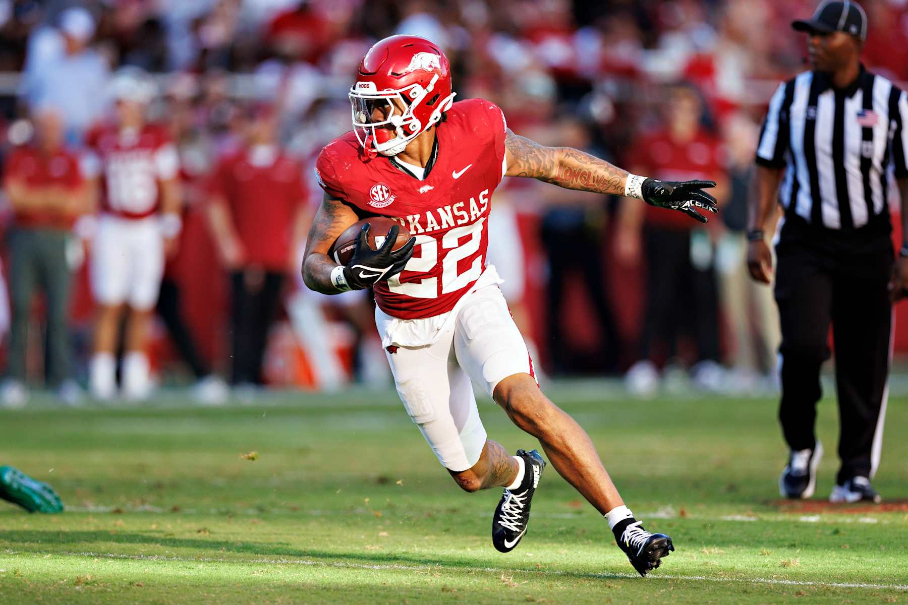 FAYETTEVILLE, ARKANSAS - SEPTEMBER 14: Ja'Quinden Jackson #22 of the Arkansas Razorbacks runs the ball in the second half during a game against the UAB Blazers at Donald W. Reynolds Razorback Stadium on September 14, 2024 in Fayetteville, Arkansas. The Razorbacks defeated the Blazers 37-27.  (Photo by Wesley Hitt/Getty Images)