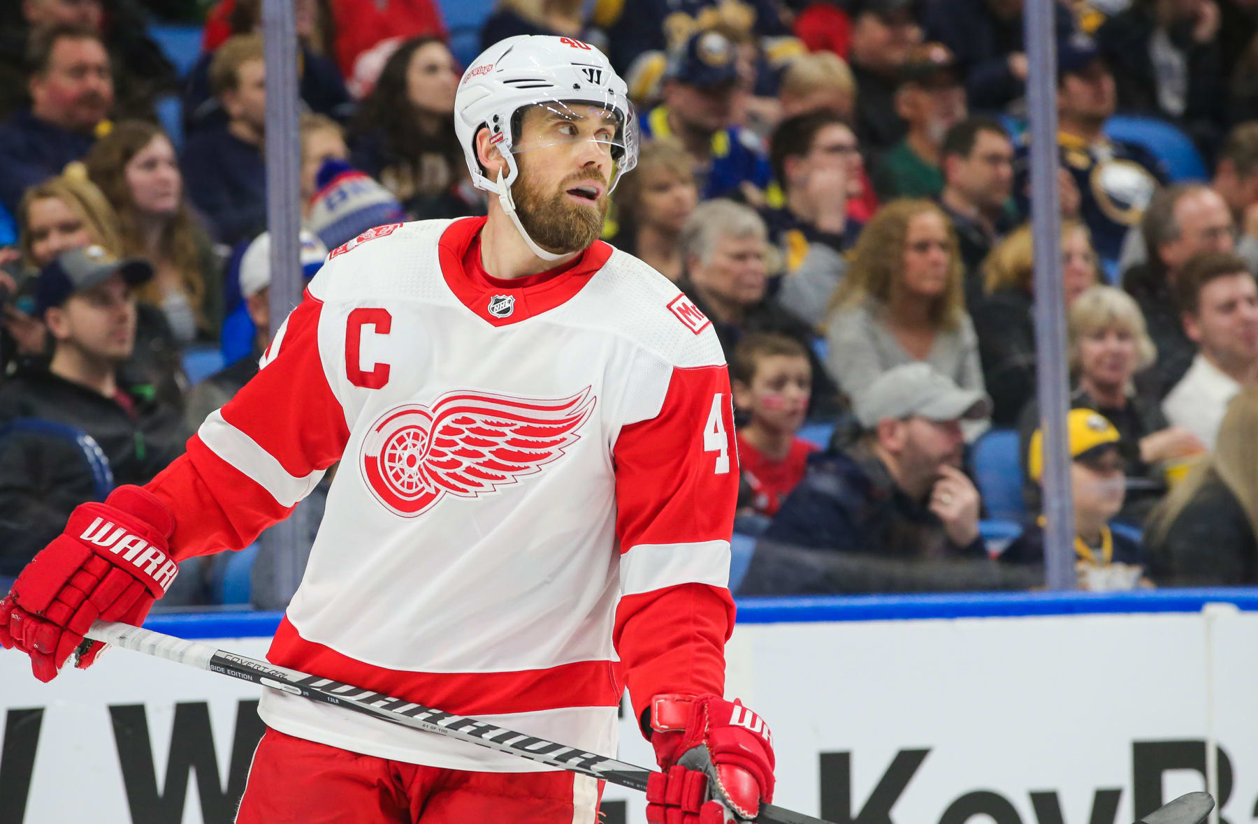 BUFFALO, NY - March 29: Detroit Red Wings center Henrik Zetterberg (40) skates during an NHL game between the Detroit Red Wings and Buffalo Sabres on March 29, 2018 at the KeyBank Center in Buffalo, NY. (Jerome Davis/Icon Sportswire via Getty Images)