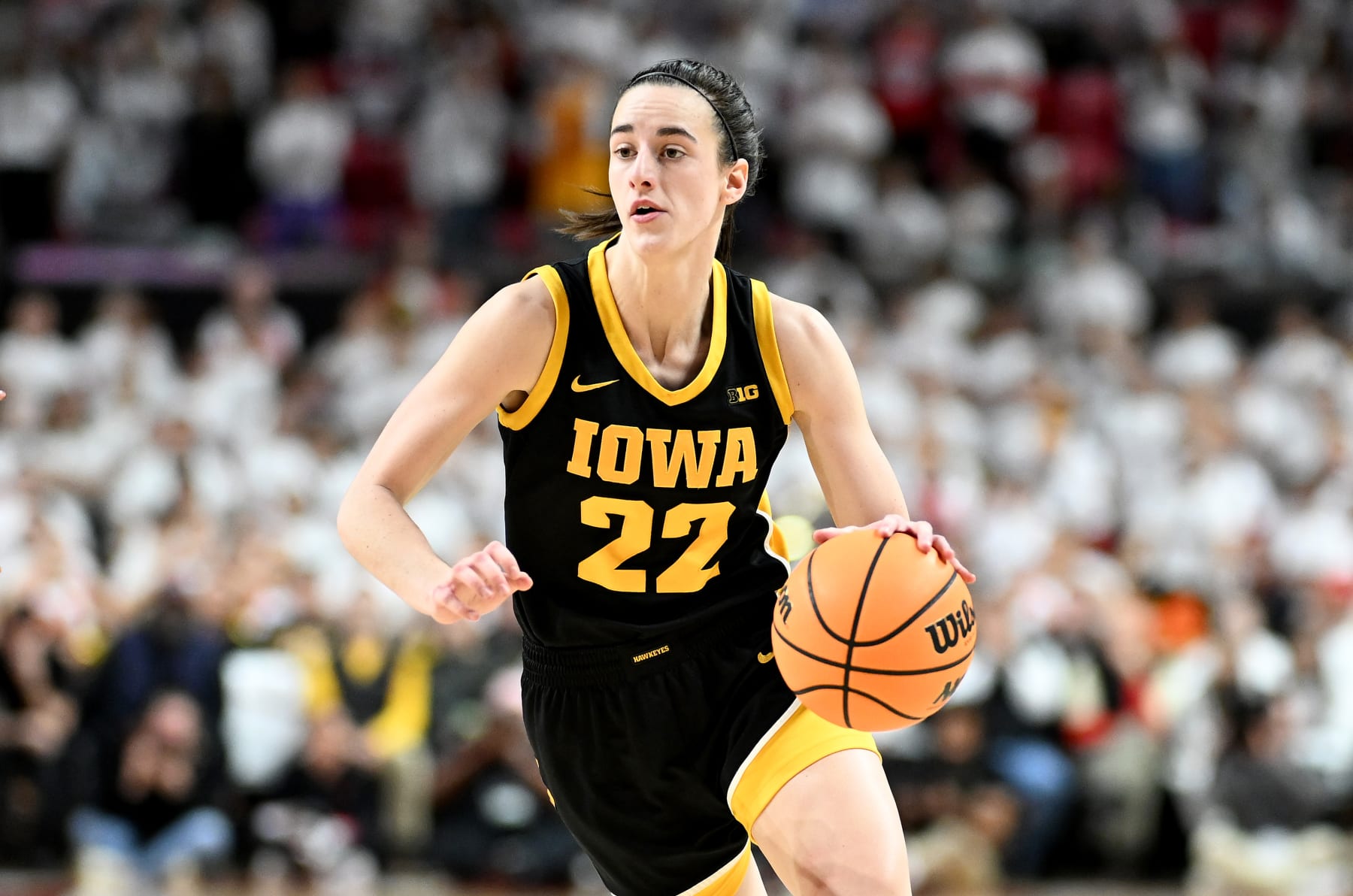 COLLEGE PARK, MARYLAND - FEBRUARY 03: Caitlin Clark #22 of the Iowa Hawkeyes handles the ball against the Maryland Terrapins at Xfinity Center on February 03, 2024 in College Park, Maryland. (Photo by G Fiume/Getty Images)